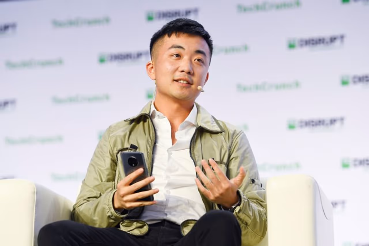 <p>ఈ ప్రత్యేకమైన పేరు గురించి కార్ల్ పీ మాట్లాడుతూ ప్రజల జీవితాలలో సాంకేతిక పరిజ్ఞానాన్ని తీసుకురావడం ఈ పేరు వెనుక ఉద్దేశ్యం అని అన్నారు. ఈ కొత్త సంస్థ నుండి స్మార్ట్ డివైజెస్ ఉత్పత్తి ఆశిస్తున్నప్పటికీ, కంపెనీ ఏ ఉత్పత్తులను తయారు చేస్తుందనే దానిపై స్పష్టమైన సమాచారం లేదు.<br /> </p> <p>ఈ ప్రత్యేకమైన పేరు గురించి కార్ల్ పీ మాట్లాడుతూ ప్రజల జీవితాలలో సాంకేతిక పరిజ్ఞానాన్ని తీసుకురావడం ఈ పేరు వెనుక ఉద్దేశ్యం అని అన్నారు. ఈ కొత్త సంస్థ నుండి స్మార్ట్ డివైజెస్ ఉత్పత్తి ఆశిస్తున్నప్పటికీ, కంపెనీ ఏ ఉత్పత్తులను తయారు చేస్తుందనే దానిపై స్పష్టమైన సమాచారం లేదు.<br /> </p>