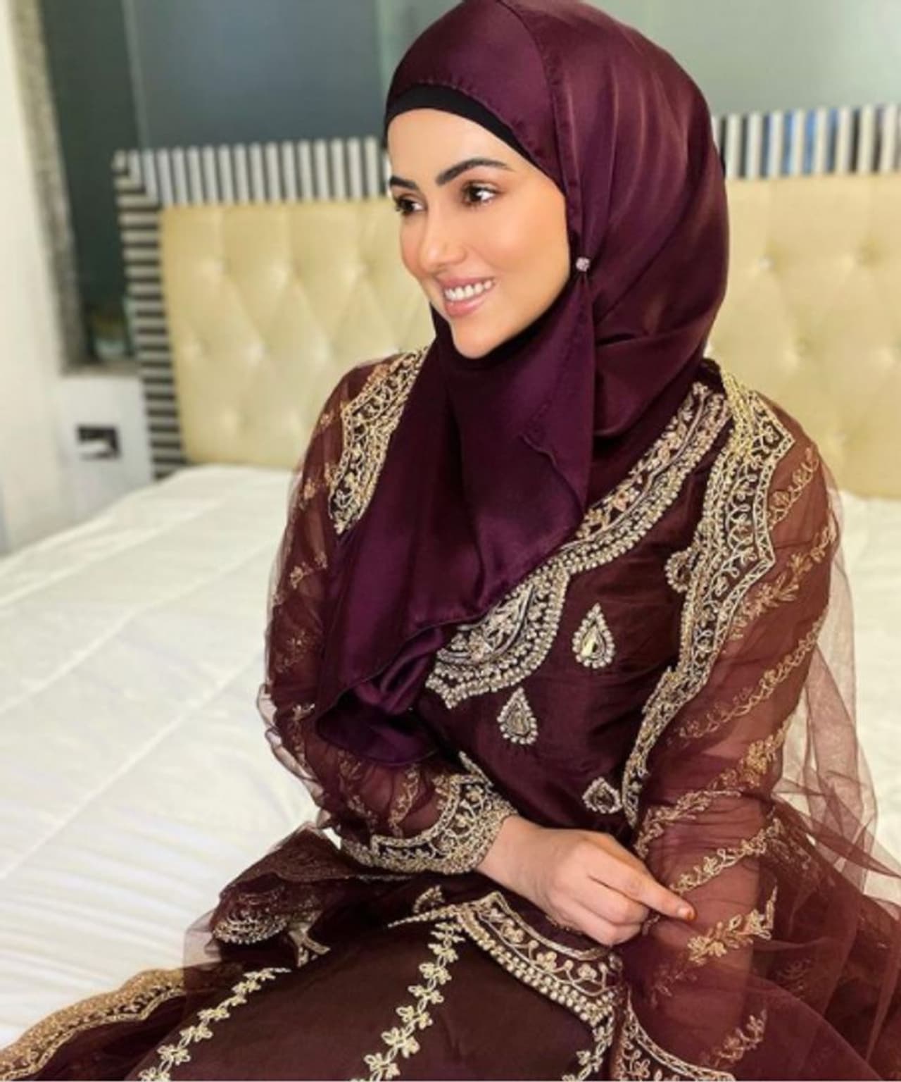 <p>ಮಾಜಿ ನಟಿ ಸನಾ ಖಾನ್ ಮದುವೆಯಾಗಿ ಎರಡೇ ತಿಂಗಳೀಗೆ ಹಾರ್ಟ್ ಬ್ರೋಕನ್ ಎಂದು ಪೋಸ್ಟ್ ಹಾಕ್ಕೊಂಡಿದ್ದಾರೆ.</p> <p>ಮಾಜಿ ನಟಿ ಸನಾ ಖಾನ್ ಮದುವೆಯಾಗಿ ಎರಡೇ ತಿಂಗಳೀಗೆ ಹಾರ್ಟ್ ಬ್ರೋಕನ್ ಎಂದು ಪೋಸ್ಟ್ ಹಾಕ್ಕೊಂಡಿದ್ದಾರೆ.</p>