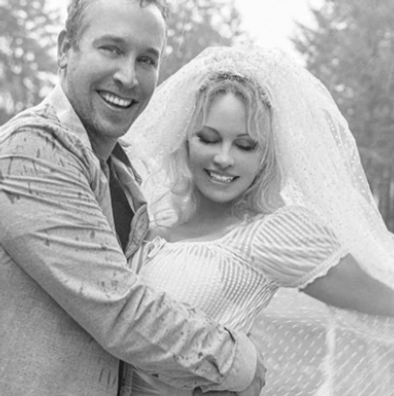 <p>പമേല ആൻഡേഴ്സണിന്റെ ബോഡിഗാര്ഡാണ് ഡാൻ ഹേഹര്സ്റ്റ് എന്നാണ് വാര്ത്തകള്.</p> <p>പമേല ആൻഡേഴ്സണിന്റെ ബോഡിഗാര്ഡാണ് ഡാൻ ഹേഹര്സ്റ്റ് എന്നാണ് വാര്ത്തകള്.</p>