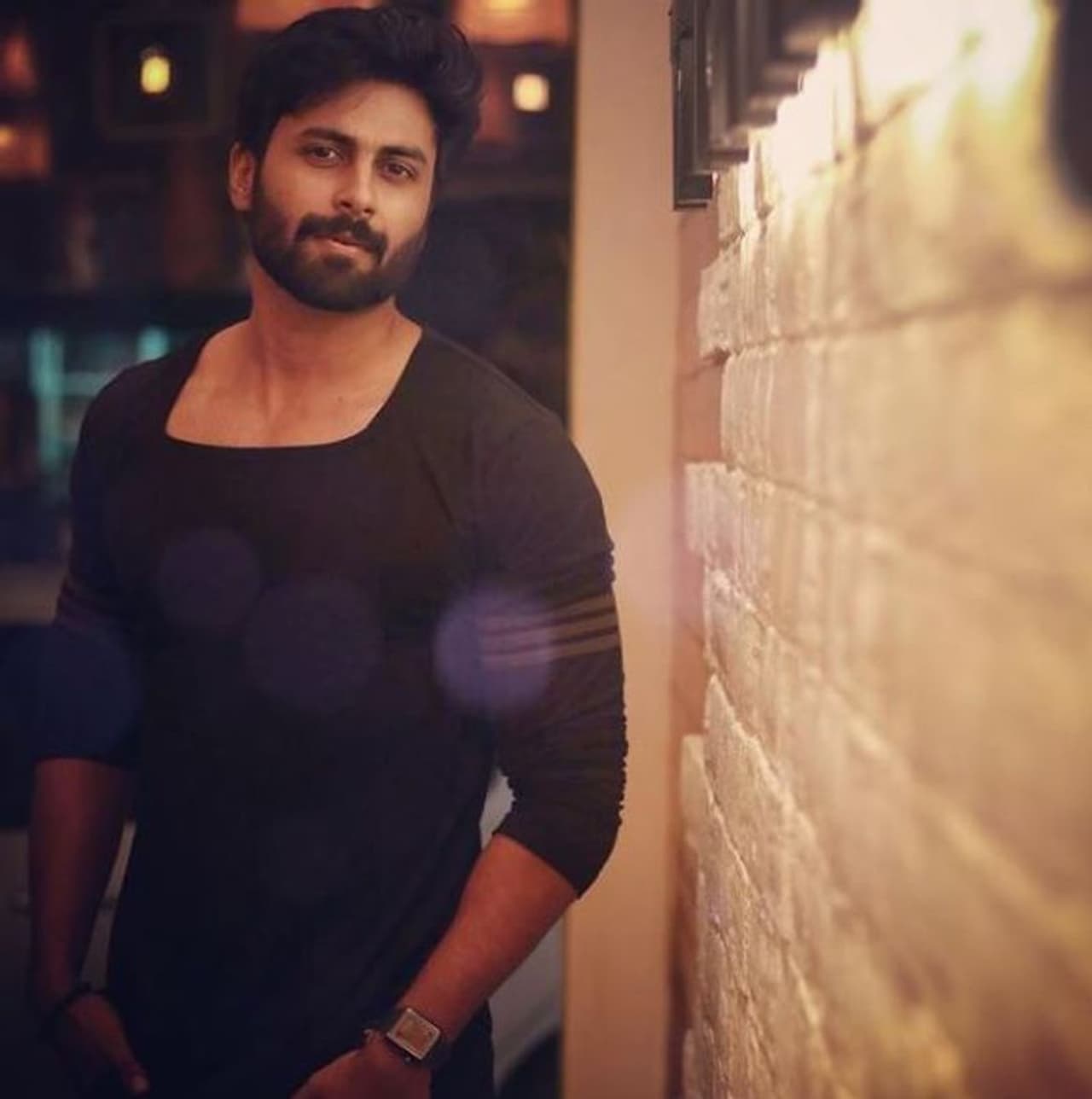 <p>ஸ்டைலிஷ் பார்வையால் வசீகரிக்கும் அஸ்வின் </p> <p>ஸ்டைலிஷ் பார்வையால் வசீகரிக்கும் அஸ்வின் </p>