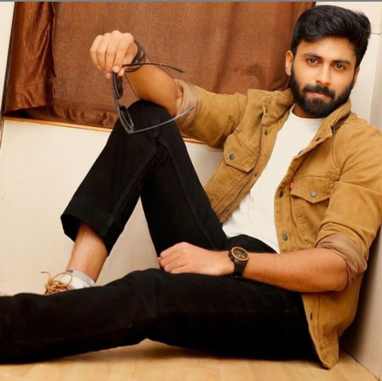 <p>'குக் வித் கோமாளி' நிகழ்ச்சி மூலம் பிரபலமான அனைத்து பிரபலங்களுக்கும், படவாய்ப்புகள் கிடைத்து விட்ட நிலையில் அஸ்வினுக்கு மட்டும் பல நாட்கள் எந்த படத்திலும் நடிக்க வாய்ப்பு கிடைக்காமல் இருந்தது.&nbsp;</p>