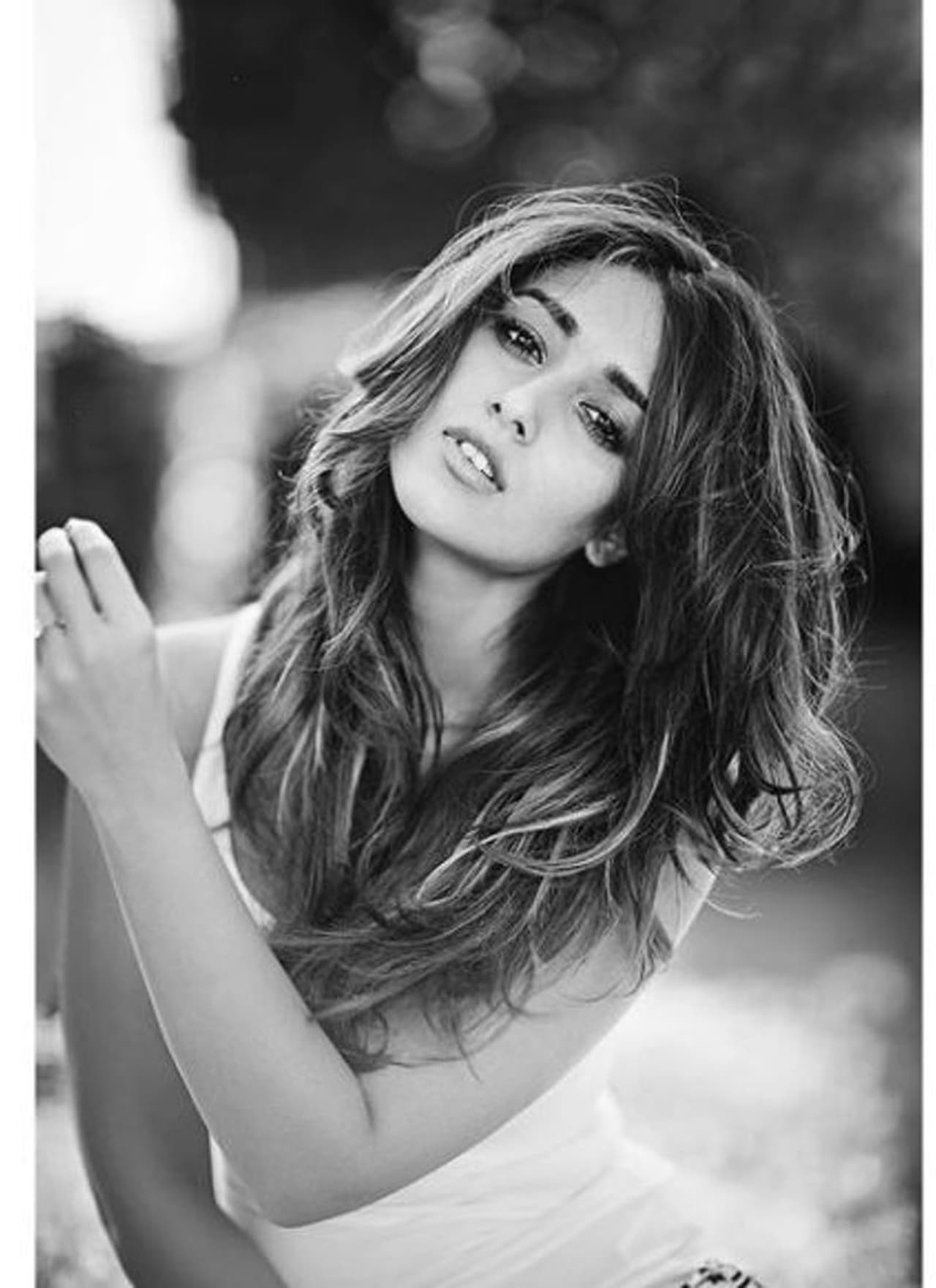 <h2>&nbsp;</h2><h2>&nbsp;</h2><p>பிரம்மாண்ட இயக்குநர் ஷங்கரின் "நண்பன்" படம் மூலம் தமிழ் ரசிகர்களை கவர்ந்திழுந்தவர் இலியானா.</p>