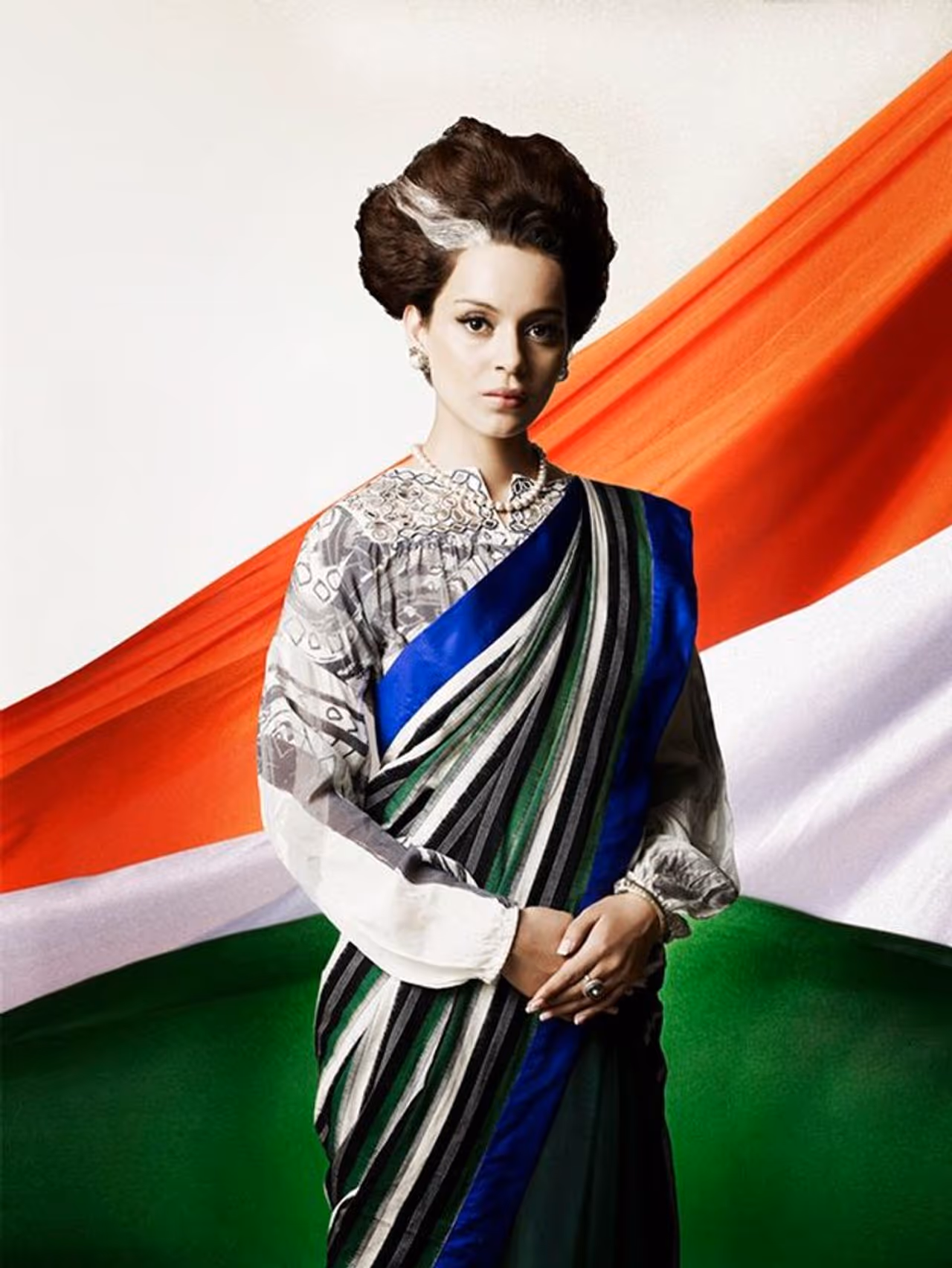 <p>ನಟಿ ಕಂಗನಾ ಇಂದಿರಾ ಗಾಂಧಿಯಾಗಿ ತೆರೆಯ ಮೇಲೆ ಕಾಣಿಸಿಕೊಳ್ಳುವ ಸೂಚನೆ ನೀಡಿದ್ದಾರೆ.</p> <p>ನಟಿ ಕಂಗನಾ ಇಂದಿರಾ ಗಾಂಧಿಯಾಗಿ ತೆರೆಯ ಮೇಲೆ ಕಾಣಿಸಿಕೊಳ್ಳುವ ಸೂಚನೆ ನೀಡಿದ್ದಾರೆ.</p>