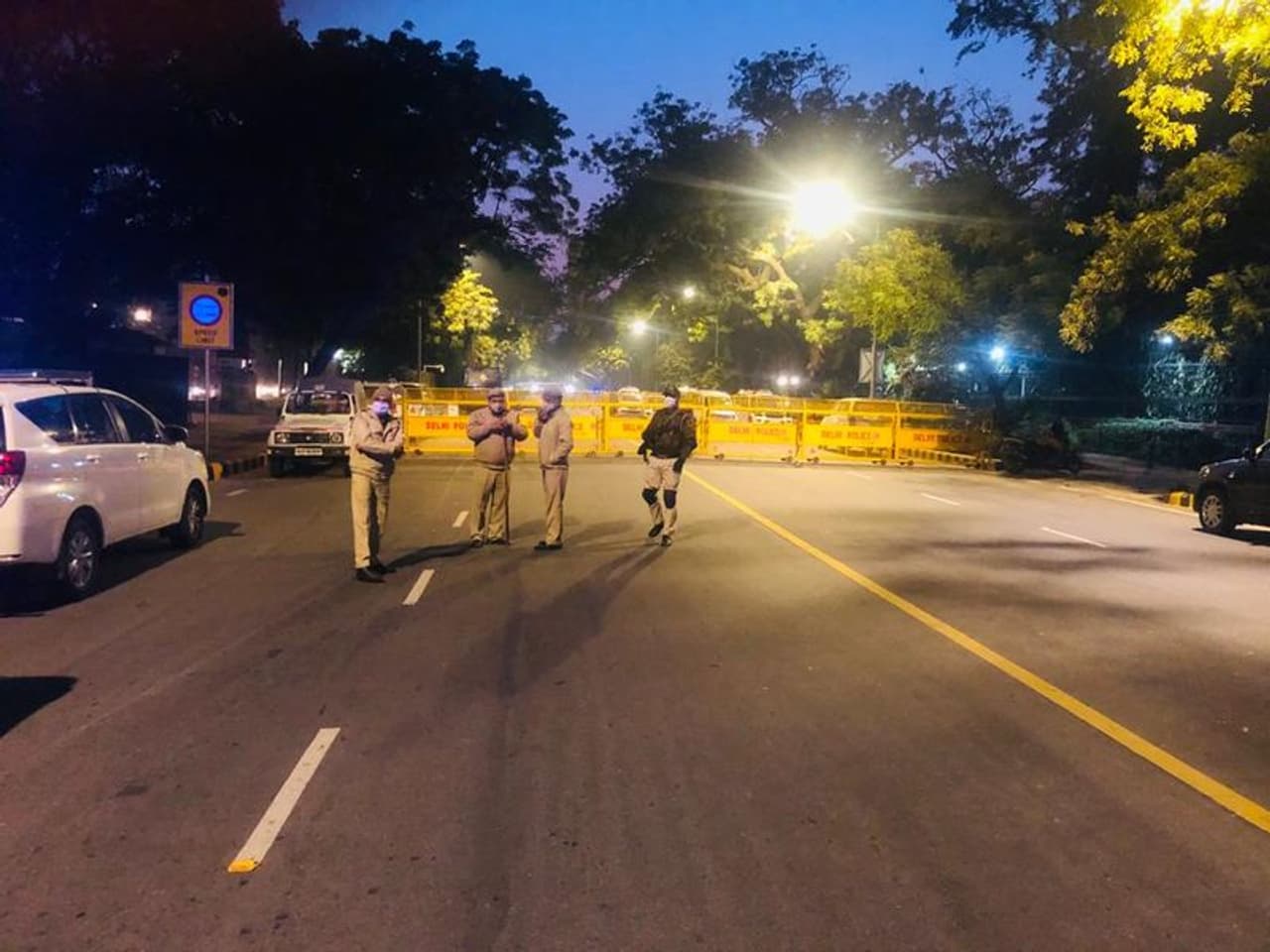 <p>രാജ്യതലസ്ഥാനത്തെ തന്ത്രപ്രധാന മേഖലയിലില് ഇന്നലെ വൈകീട്ട് 5.5 നായിരുന്നു സ്ഫോടനം നടന്നത്. എംബസിക്ക് സമീപം നിർത്തിയിട്ട കാറുകൾക്ക് സമീപത്ത് സ്ഫോടക വസ്തു പൊട്ടിത്തെറിക്കുകയായിരുന്നു. </p> <p>രാജ്യതലസ്ഥാനത്തെ തന്ത്രപ്രധാന മേഖലയിലില് ഇന്നലെ വൈകീട്ട് 5.5 നായിരുന്നു സ്ഫോടനം നടന്നത്. എംബസിക്ക് സമീപം നിർത്തിയിട്ട കാറുകൾക്ക് സമീപത്ത് സ്ഫോടക വസ്തു പൊട്ടിത്തെറിക്കുകയായിരുന്നു. </p>