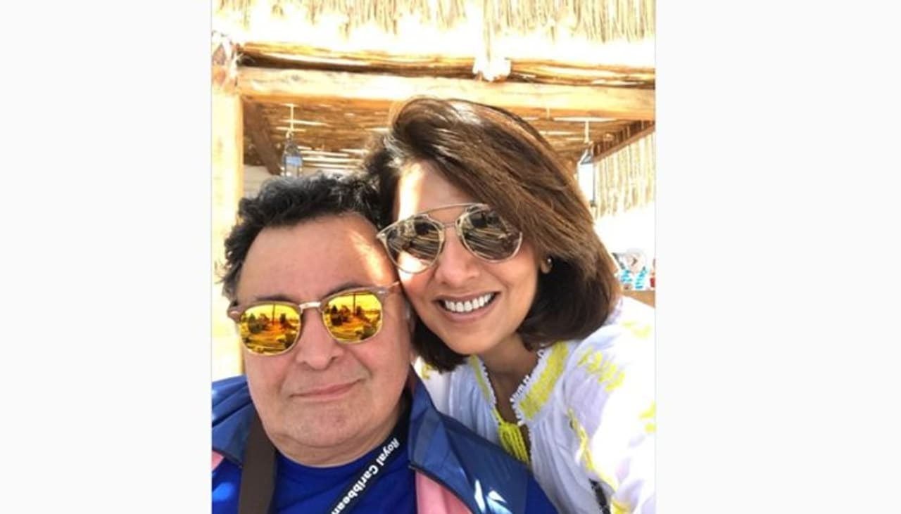 <p>ದಿವಂಗತ ಲೆಜೆಂಡ್ ನಟ ರಿಷಿ ಕಪೂರ್ ಅವರು ಜೀವಂತವಾಗಿದ್ದರೆ ಪತ್ನಿ ನೀತು ಕಪೂರ್ ಹಾಗೂ ಅವರ ಜೊತೆಗೆ 41 ವರ್ಷಗಳು ಪೂರ್ಣಗೊಳುತ್ತಿತ್ತು.</p> <p>ದಿವಂಗತ ಲೆಜೆಂಡ್ ನಟ ರಿಷಿ ಕಪೂರ್ ಅವರು ಜೀವಂತವಾಗಿದ್ದರೆ ಪತ್ನಿ ನೀತು ಕಪೂರ್ ಹಾಗೂ ಅವರ ಜೊತೆಗೆ 41 ವರ್ಷಗಳು ಪೂರ್ಣಗೊಳುತ್ತಿತ್ತು.</p>