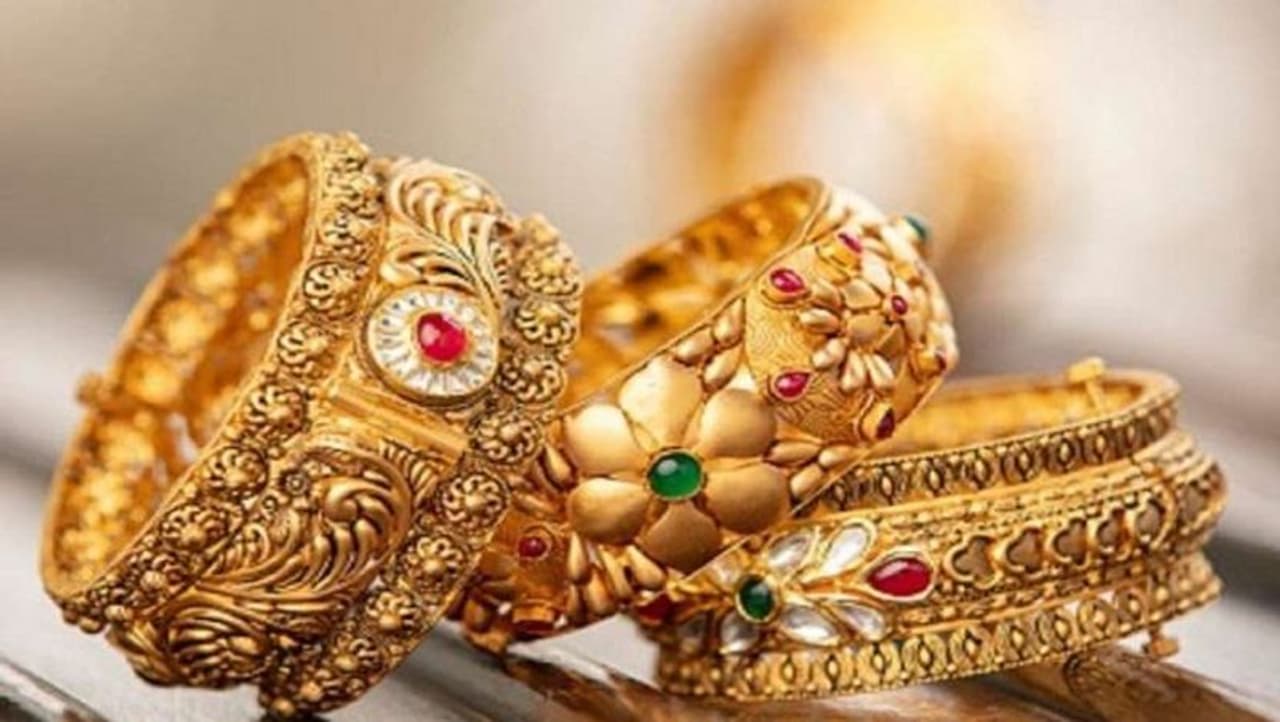 <p>ಇತ್ತ ಒಂದು ಹಂತದ ಕೊರೋನಾ ಹಾವಳಿ ಮುಕ್ತಾಯಗೊಂಡಿದೆ. ಹೀಗಿರುವಾಗಲೇ ಮತ್ತೊಂದು ಅಲೆ ಏಳುವ ಲಕ್ಷಣಗಳು ಗೋಚರಿಸಿವೆ</p> <p>ಇತ್ತ ಒಂದು ಹಂತದ ಕೊರೋನಾ ಹಾವಳಿ ಮುಕ್ತಾಯಗೊಂಡಿದೆ. ಹೀಗಿರುವಾಗಲೇ ಮತ್ತೊಂದು ಅಲೆ ಏಳುವ ಲಕ್ಷಣಗಳು ಗೋಚರಿಸಿವೆ</p>