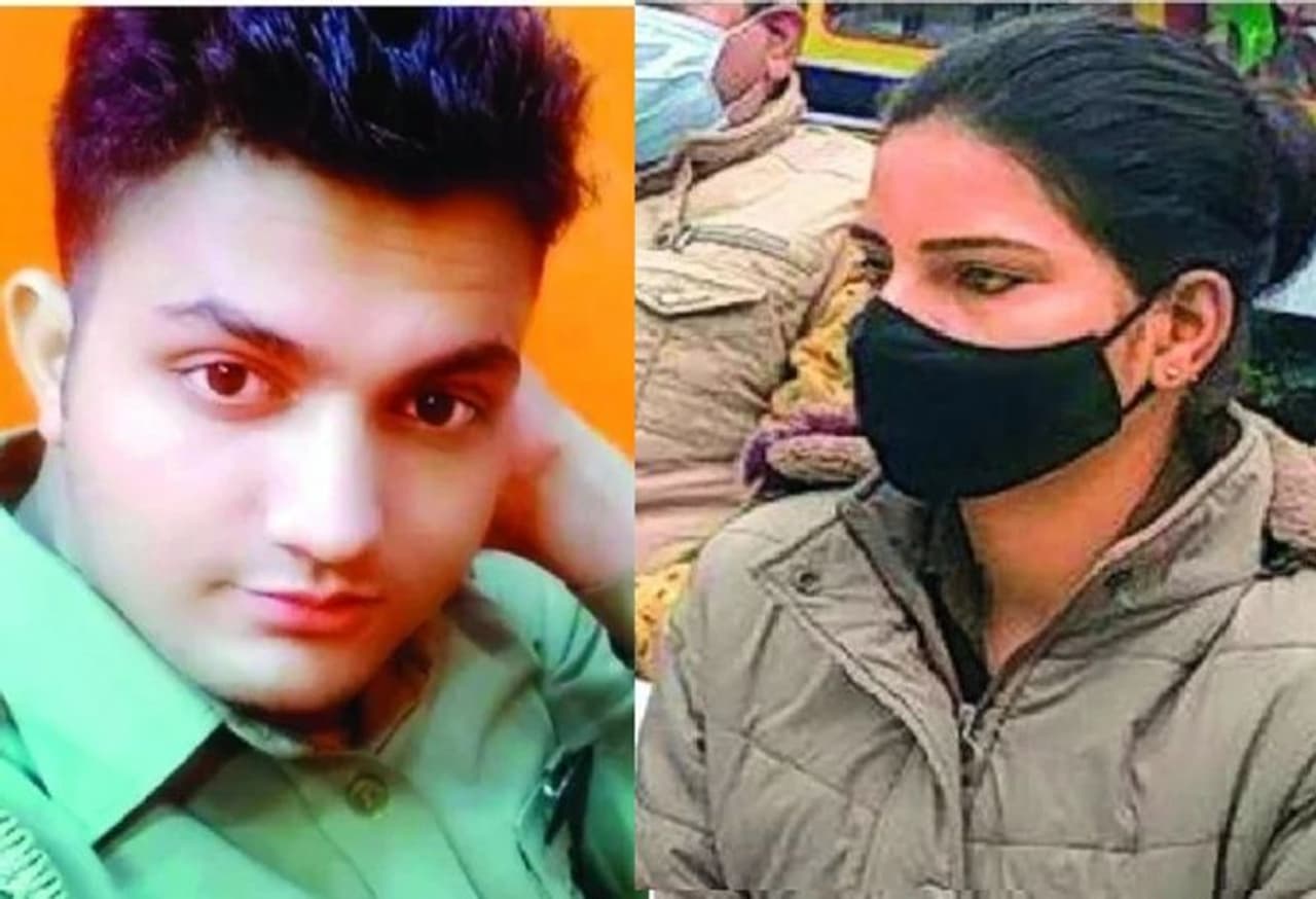 <p>ఇద్దరు పోలీసుల ప్రేమ కథ విషాదమైంది. వారిద్దరూ ఒకే పోలీస్ స్టేషన్ లో విధులు నిర్వహిస్తున్నారు. కాగా..వారిద్దరి మధ్య ఓ విషయంలో పోలీస్ స్టేషన్ లోనే గొడవ జరిగింది. </p> <p>ఇద్దరు పోలీసుల ప్రేమ కథ విషాదమైంది. వారిద్దరూ ఒకే పోలీస్ స్టేషన్ లో విధులు నిర్వహిస్తున్నారు. కాగా..వారిద్దరి మధ్య ఓ విషయంలో పోలీస్ స్టేషన్ లోనే గొడవ జరిగింది. </p>