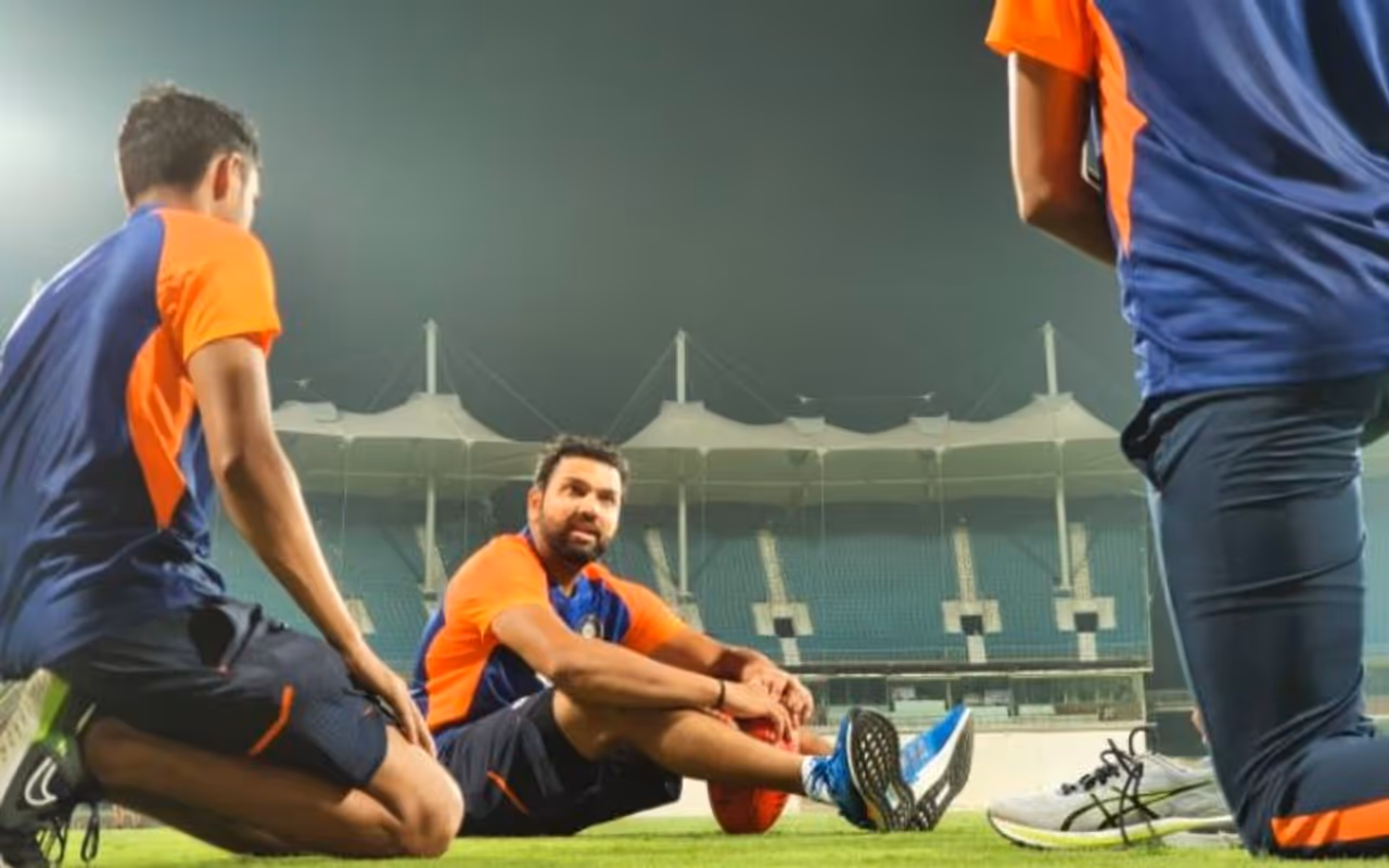 <p>Ahead of the thrilling return of international cricket to India in more than a year, the Indian players are leaving no stones unturned to make sure that they take on England in the four Test series, to defend the Anthony de Mello Trophy, with full fitness. The series would also see a few players playing Test cricket for the first time in India, with a few making their return.</p><p>Image courtesy: BCCI Twitter handle</p> <p>Ahead of the thrilling return of international cricket to India in more than a year, the Indian players are leaving no stones unturned to make sure that they take on England in the four Test series, to defend the Anthony de Mello Trophy, with full fitness. The series would also see a few players playing Test cricket for the first time in India, with a few making their return.</p><p>Image courtesy: BCCI Twitter handle</p>