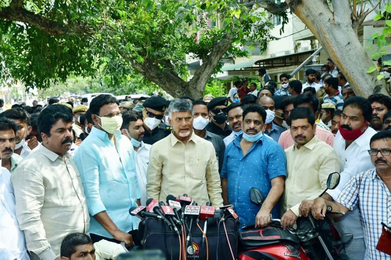 పట్టాబిని పరామర్శించిన తర్వాత చంద్రబాబునాయుడు మీడియాతో మాట్లాడారు.