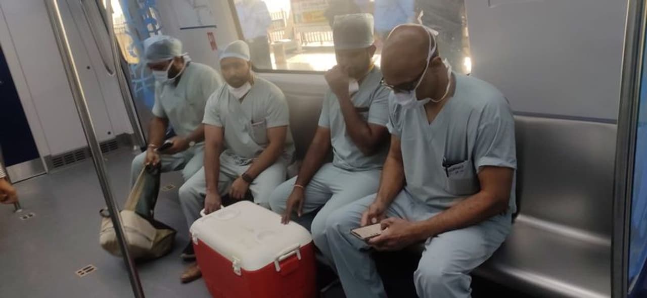 జూబ్లీహిల్స్ అపోలోలో గుండె మార్పిడి శస్త్రచికిత్సకు చురుగ్గా ఏర్పాట్లు కొనసాగుతున్నాయి. మెట్రో రైలులో గుండెను జూబ్లీహిల్స్ అపోలో ఆసుపత్రికి తరలించారు. జూబ్లీహిల్స్ అపోలోలో గుండె మార్పిడి శస్త్రచికిత్సకు చురుగ్గా ఏర్పాట్లు కొనసాగుతున్నాయి. మెట్రో రైలులో గుండెను జూబ్లీహిల్స్ అపోలో ఆసుపత్రికి తరలించారు.