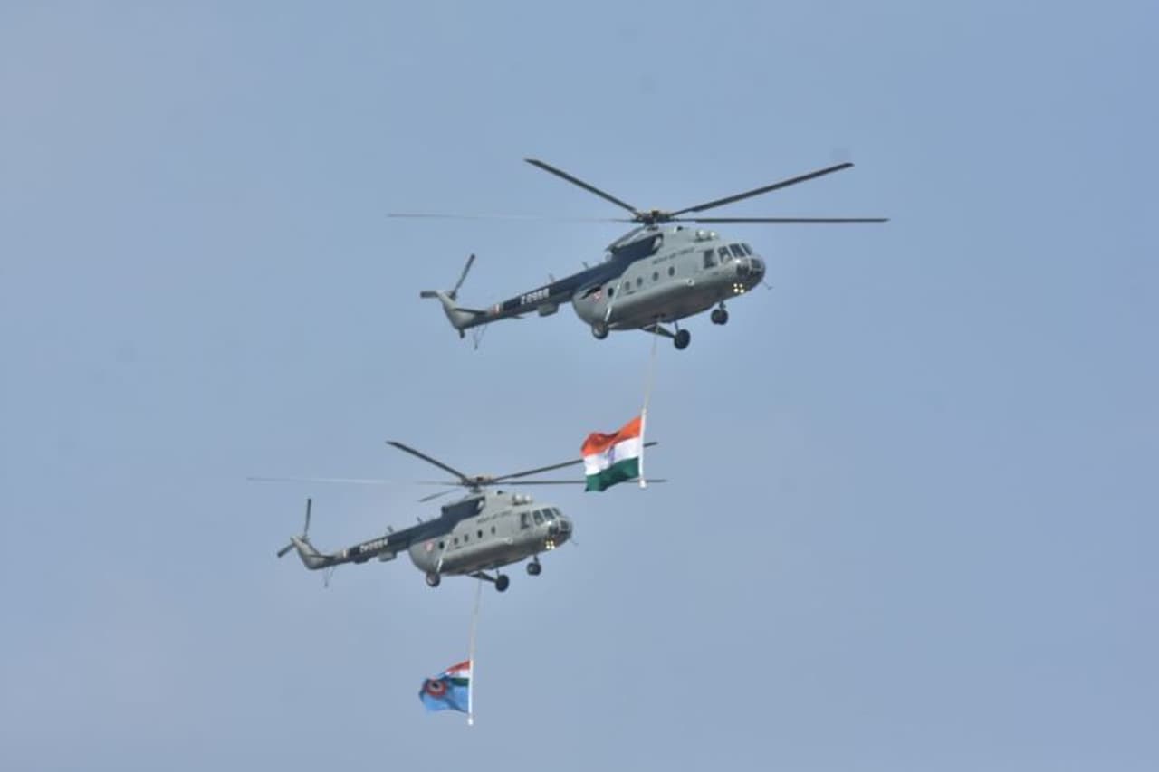 <p>ವಿಶ್ವದ ಮೊಟ್ಟಮೊದಲ ಹೈಬ್ರಿಡ್ ಹಾಗೂ ಏಷ್ಯಾದ ಅತಿದೊಡ್ಡ ವೈಮಾನಿಕ ಪ್ರದರ್ಶನ ‘ಏರೋ ಇಂಡಿಯಾ 2021’ಗೆ ಯಲಹಂಕ ವಾಯುನೆಲೆಯಲ್ಲಿ ಚಾಲನೆ</p> <p>ವಿಶ್ವದ ಮೊಟ್ಟಮೊದಲ ಹೈಬ್ರಿಡ್ ಹಾಗೂ ಏಷ್ಯಾದ ಅತಿದೊಡ್ಡ ವೈಮಾನಿಕ ಪ್ರದರ್ಶನ ‘ಏರೋ ಇಂಡಿಯಾ 2021’ಗೆ ಯಲಹಂಕ ವಾಯುನೆಲೆಯಲ್ಲಿ ಚಾಲನೆ</p>