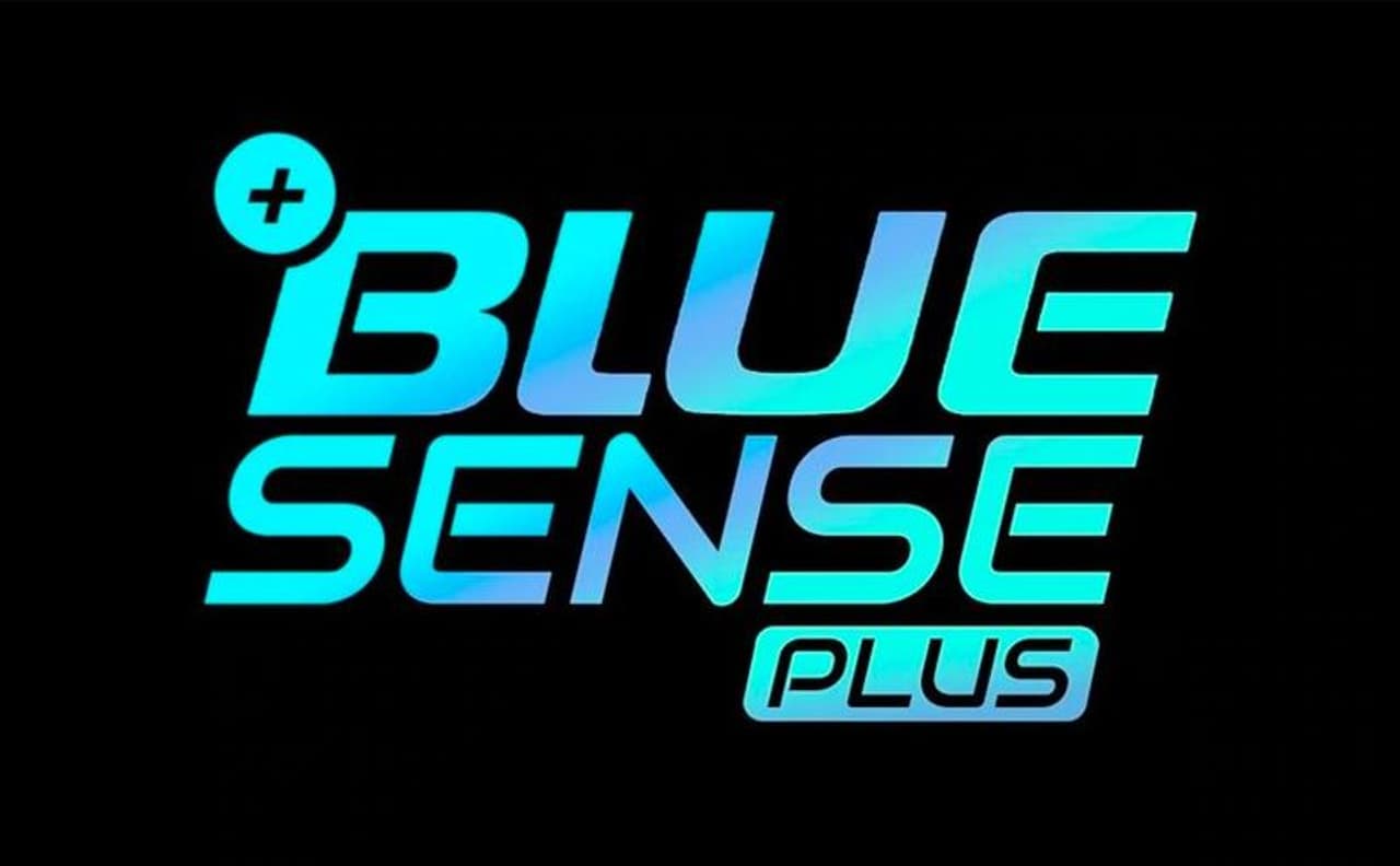 <p><strong>&nbsp;ఎలక్ట్రిక్ సన్‌రూఫ్</strong><br />ఎక్స్‌యువి 300 లోని ఎలక్ట్రిక్ సన్‌రూఫ్ ఫీచర్ ఇప్పుడు ఎక్స్‌యువి &nbsp;మిడ్ వేరియంట్ (డబ్ల్యూ6) అంతకంటే పై మాన్యువల్ అండ్ ఆటోషిఫ్ట్ మోడళ్లలో కూడా అందిస్తుంది. ఇది కాకుండా కొత్త కలర్ స్కీమ్‌తో ఈ కారును విడుదల చేశారు. డబ్ల్యూ 8 (ఓ) ఆటో షిఫ్ట్ వేరియంట్‌లకు టోన్ రెడ్, డ్యూయల్ టోన్ ఆక్వామారిన్ కలర్ ఆప్షన్ ఉండగా ఇంకా డబ్ల్యూ 6, డబ్ల్యూ 8, డబ్ల్యూ 8(O)మాన్యువల్ వేరియంట్‌లలో సరికొత్త గెలాక్సీ గ్రే కలర్ ఆప్షన్ తీసుకొచ్చారు.</p>