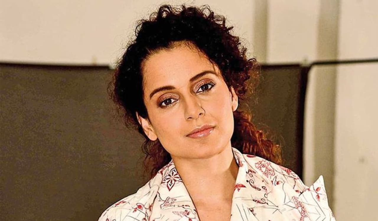 <p>ಸೆಲೆಬ್ರಿಟಿಗಳು ಎಂದರೇನೇ ಹಾಗೆ, ಅವರ ಜೀವನವೇ ಪಬ್ಲಿಕ್ ಆಗಿಬಿಟ್ಟಿರುತ್ತದೆ. ಏನಂದರೂ, ಸುಮ್ಮನಿದ್ದರೂ ಅದಯ ಅವರನ್ನು ಬಾಧಿಸುತ್ತದೆ.</p> <p>ಸೆಲೆಬ್ರಿಟಿಗಳು ಎಂದರೇನೇ ಹಾಗೆ, ಅವರ ಜೀವನವೇ ಪಬ್ಲಿಕ್ ಆಗಿಬಿಟ್ಟಿರುತ್ತದೆ. ಏನಂದರೂ, ಸುಮ್ಮನಿದ್ದರೂ ಅದಯ ಅವರನ್ನು ಬಾಧಿಸುತ್ತದೆ.</p>