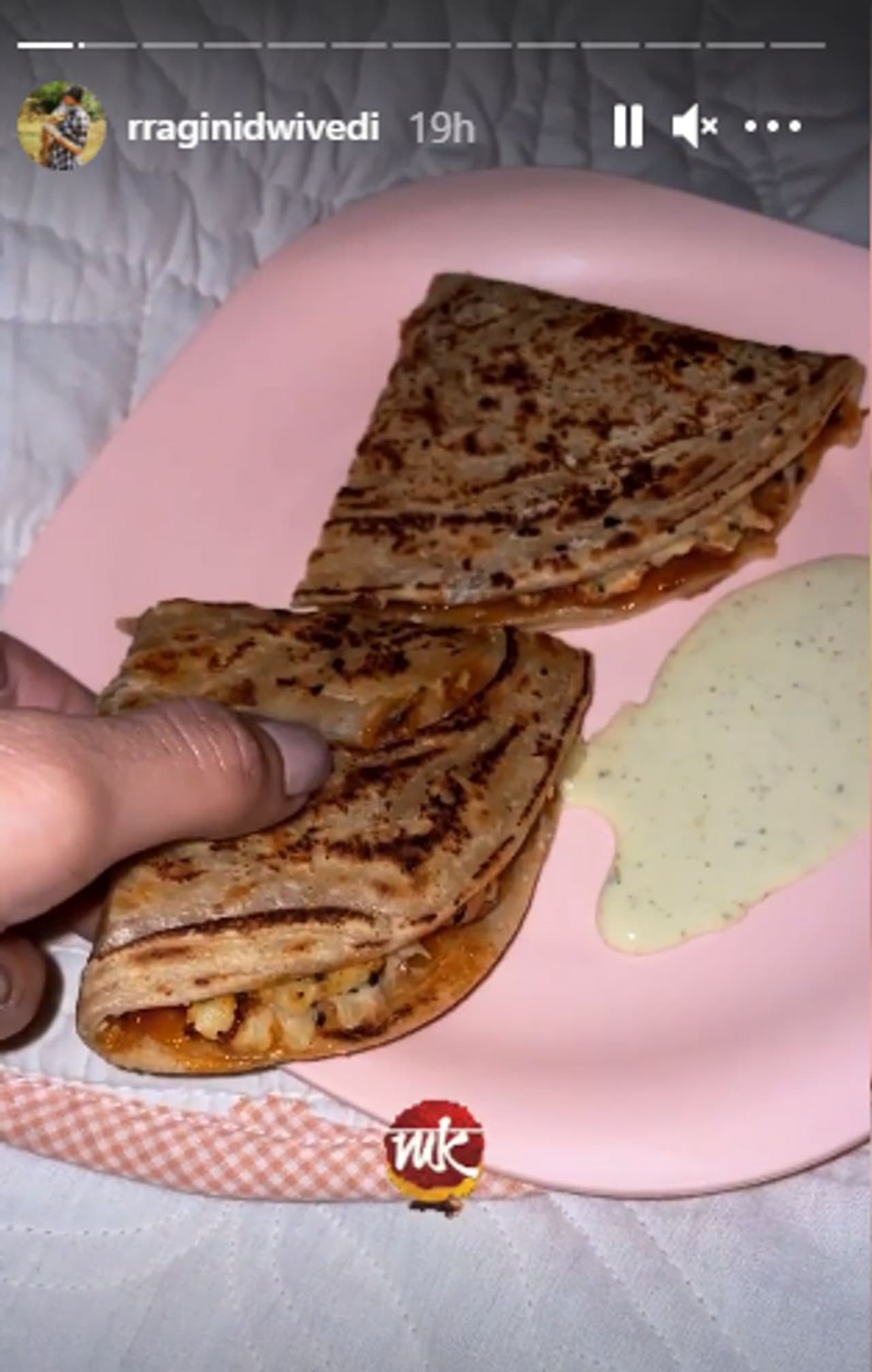 <p>ನಟಿ ರಾಗಿಣಿ ಜೈಲಿನಿಂದ ಬಂದು ಏನ್ ಮಾಡ್ತಿದ್ದಾರೆ ಗೊತ್ತಾ..? ಎಲ್ಲೂ ಹೋಗದೆ ಮನೆಯಲ್ಲೇ ಕೂರು ಯಮ್ಮಿ ಅಡುಗೆ ಮಾಡ್ಕೊಂಡು ತಿಂತಾ ಇದ್ದಾರೆ.</p> <p>ನಟಿ ರಾಗಿಣಿ ಜೈಲಿನಿಂದ ಬಂದು ಏನ್ ಮಾಡ್ತಿದ್ದಾರೆ ಗೊತ್ತಾ..? ಎಲ್ಲೂ ಹೋಗದೆ ಮನೆಯಲ್ಲೇ ಕೂರು ಯಮ್ಮಿ ಅಡುಗೆ ಮಾಡ್ಕೊಂಡು ತಿಂತಾ ಇದ್ದಾರೆ.</p>