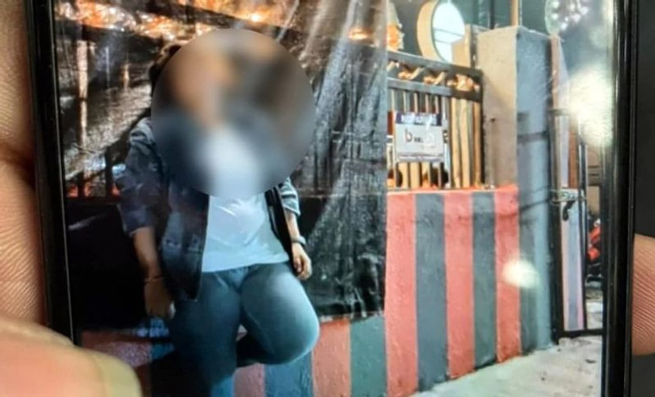 <p>ಹೌದು 27 ವರ್ಷದ ಸಯಾಲಿ ಕಾಲೆ ಎಂಬ ಮಹಿಳೆಯೇ ಈ ಖತರ್ನಾಕ್ ಯುವತಿ. ಈಕೆ ಪುಣೆಯ ಪಿಂಪರೀ ಚಿಂಚ್‌ವಾಡಾ ನಿವಾಸಿ ಈ ಯುವತಿ ಶಿಕ್ಷಿತ ಮಹಿಳೆಯಾಗಿದ್ದು, ಮಲ್ಟಿ ನ್ಯಾಷನಲ್ ಕಂಪನಿಯಲ್ಲಿ ಉದ್ಯೋಗವೂ ಮಾಡುತ್ತಿದ್ದಳು. ಆದರೆ ಕೊರೋನಾ ಕಾಲದಲ್ಲಿ ಉದ್ಯೋಗ ಕಳೆದುಕೊಂಡ ಈಕೆ ಹಣ ಗಳಿಸಲು ಬೇರೆಯೇ ಹಾದಿ ಕಂಡುಕೊಂಡಿದ್ದಾಳೆ.<br />&nbsp;</p>