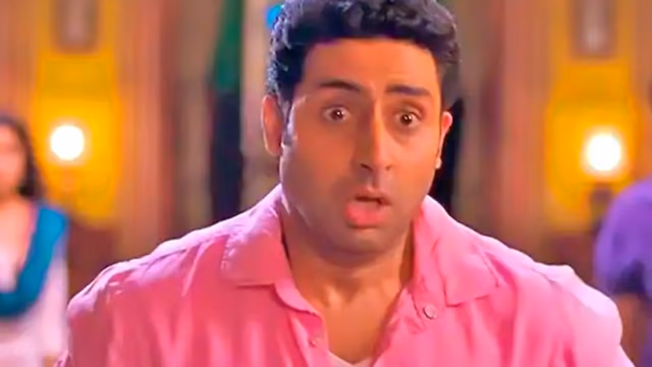 <p>2012ರಲ್ಲಿ 'ಪ್ರಾಂಕ್' ಸಿನಿಮಾ ಬಡುಗಡೆಯಾಯಿತು. ಪ್ರೇಕ್ಷಕರ ಪ್ರತಿಕ್ರಿಯೆ ಪಡೆಯಲು ಅಭಿಷೇಕ್ ಥಿಯೇಟರ್ ಹೊರಗೆ ನಿಂತಿದ್ದರು. ಚಿತ್ರ ನೋಡಲು ಬಂದ ಮಹಿಳೆಯೊಬ್ಬರು ಇಂಟರ್ವೆಲ್ನಲ್ಲಿ ಅಭಿಷೇಕ್ಗೆ ಕಪಾಳಮೋಕ್ಷ ಮಾಡಿದರು ಎಂದು ಹೇಳಿದ್ದಾರೆ ಜ್ಯೂನಿಯರ್ ಬಿ.</p> <p>2012ರಲ್ಲಿ 'ಪ್ರಾಂಕ್' ಸಿನಿಮಾ ಬಡುಗಡೆಯಾಯಿತು. ಪ್ರೇಕ್ಷಕರ ಪ್ರತಿಕ್ರಿಯೆ ಪಡೆಯಲು ಅಭಿಷೇಕ್ ಥಿಯೇಟರ್ ಹೊರಗೆ ನಿಂತಿದ್ದರು. ಚಿತ್ರ ನೋಡಲು ಬಂದ ಮಹಿಳೆಯೊಬ್ಬರು ಇಂಟರ್ವೆಲ್ನಲ್ಲಿ ಅಭಿಷೇಕ್ಗೆ ಕಪಾಳಮೋಕ್ಷ ಮಾಡಿದರು ಎಂದು ಹೇಳಿದ್ದಾರೆ ಜ್ಯೂನಿಯರ್ ಬಿ.</p>