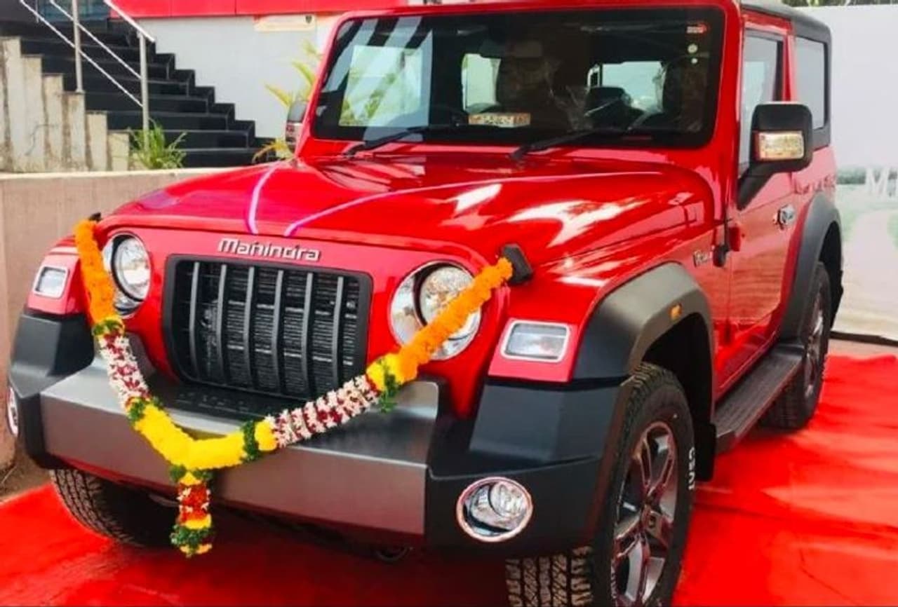 <p>ఒక చిన్న లోపం కారణంగా థార్ డీజిల్ ఇంజన్ల నాణ్యతను ప్రభావితం చేస్తుందని ఎం అండ్ ఎం స్టాక్ ఎక్స్ఛేంజీలకు తెలిపింది. కఠినమైన నాణ్యతా ప్రమాణాలను దృష్టిలో ఉంచుకుని కంపెనీ తనిఖీలు చేస్తుందని కంపెనీ తెలిపింది. థార్ రీకాల్ చేసిన అన్ని యూనిట్లకు ఉచితంగా రీప్లేస్మెంట్ చేయనున్నట్లు సంస్థ పేర్కొంది. మహీంద్ర సంస్థ అధీకృత డీలర్షిప్ వద్ద కారును తనిఖీ చేసి లోపాలు ఉంటే దాన్ని పరిష్కరిస్తారు. ప్రభావితమైన్ థార్ కస్టమర్లను సంస్థ వ్యక్తిగతంగా సంప్రదిస్తుందని ఎం అండ్ ఎం తెలిపింది.</p> <p>ఒక చిన్న లోపం కారణంగా థార్ డీజిల్ ఇంజన్ల నాణ్యతను ప్రభావితం చేస్తుందని ఎం అండ్ ఎం స్టాక్ ఎక్స్ఛేంజీలకు తెలిపింది. కఠినమైన నాణ్యతా ప్రమాణాలను దృష్టిలో ఉంచుకుని కంపెనీ తనిఖీలు చేస్తుందని కంపెనీ తెలిపింది. థార్ రీకాల్ చేసిన అన్ని యూనిట్లకు ఉచితంగా రీప్లేస్మెంట్ చేయనున్నట్లు సంస్థ పేర్కొంది. మహీంద్ర సంస్థ అధీకృత డీలర్షిప్ వద్ద కారును తనిఖీ చేసి లోపాలు ఉంటే దాన్ని పరిష్కరిస్తారు. ప్రభావితమైన్ థార్ కస్టమర్లను సంస్థ వ్యక్తిగతంగా సంప్రదిస్తుందని ఎం అండ్ ఎం తెలిపింది.</p>