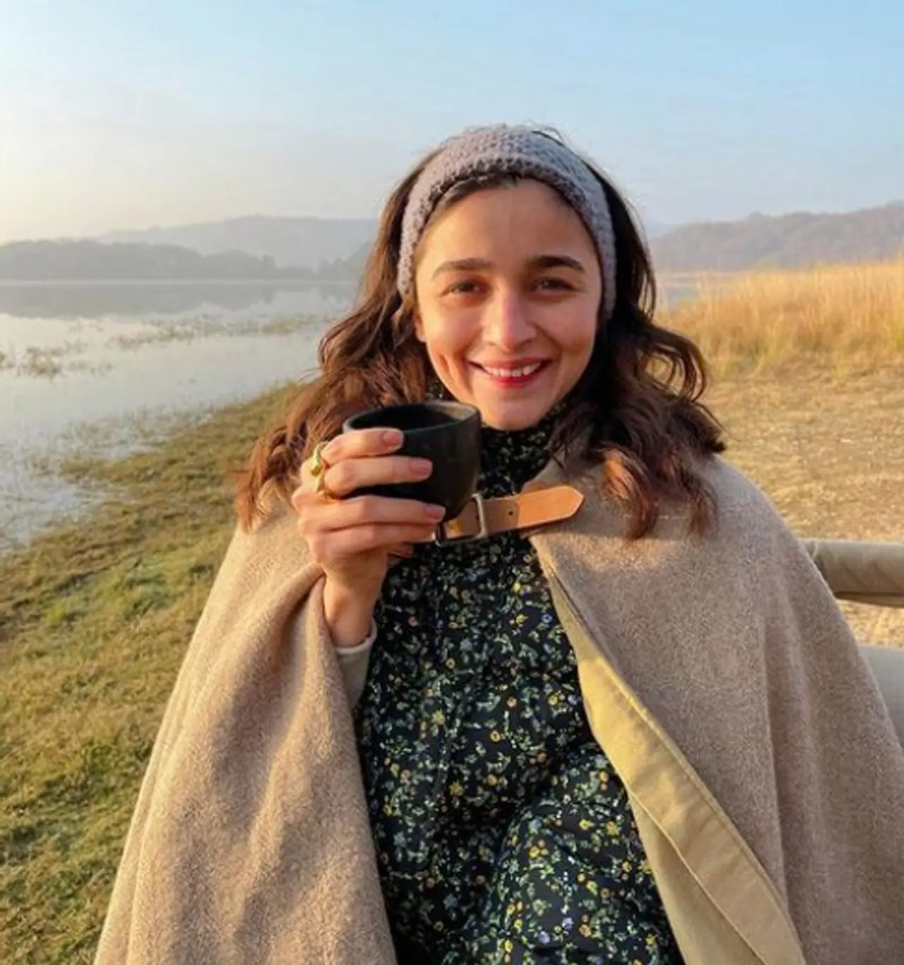 <p>ಪ್ರಸಿದ್ಧ ಟಾಕ್ ಶೋ ಕಾಫಿ ವಿತ್ ಕರಣ್ನಲ್ಲಿ ಸೆಲೆಬ್ರಿಟಿಗಳು ಫನ್ನಿಯಾಗಿರೋ ಅಚ್ಚರಿ ಎನಿಸೋ ಸಾಕಷ್ಟು ವಿಚಾರಗಳನ್ನು ಶೇರ್ ಮಾಡಿಕೊಳ್ತಾರೆ.</p> <p>ಪ್ರಸಿದ್ಧ ಟಾಕ್ ಶೋ ಕಾಫಿ ವಿತ್ ಕರಣ್ನಲ್ಲಿ ಸೆಲೆಬ್ರಿಟಿಗಳು ಫನ್ನಿಯಾಗಿರೋ ಅಚ್ಚರಿ ಎನಿಸೋ ಸಾಕಷ್ಟು ವಿಚಾರಗಳನ್ನು ಶೇರ್ ಮಾಡಿಕೊಳ್ತಾರೆ.</p>