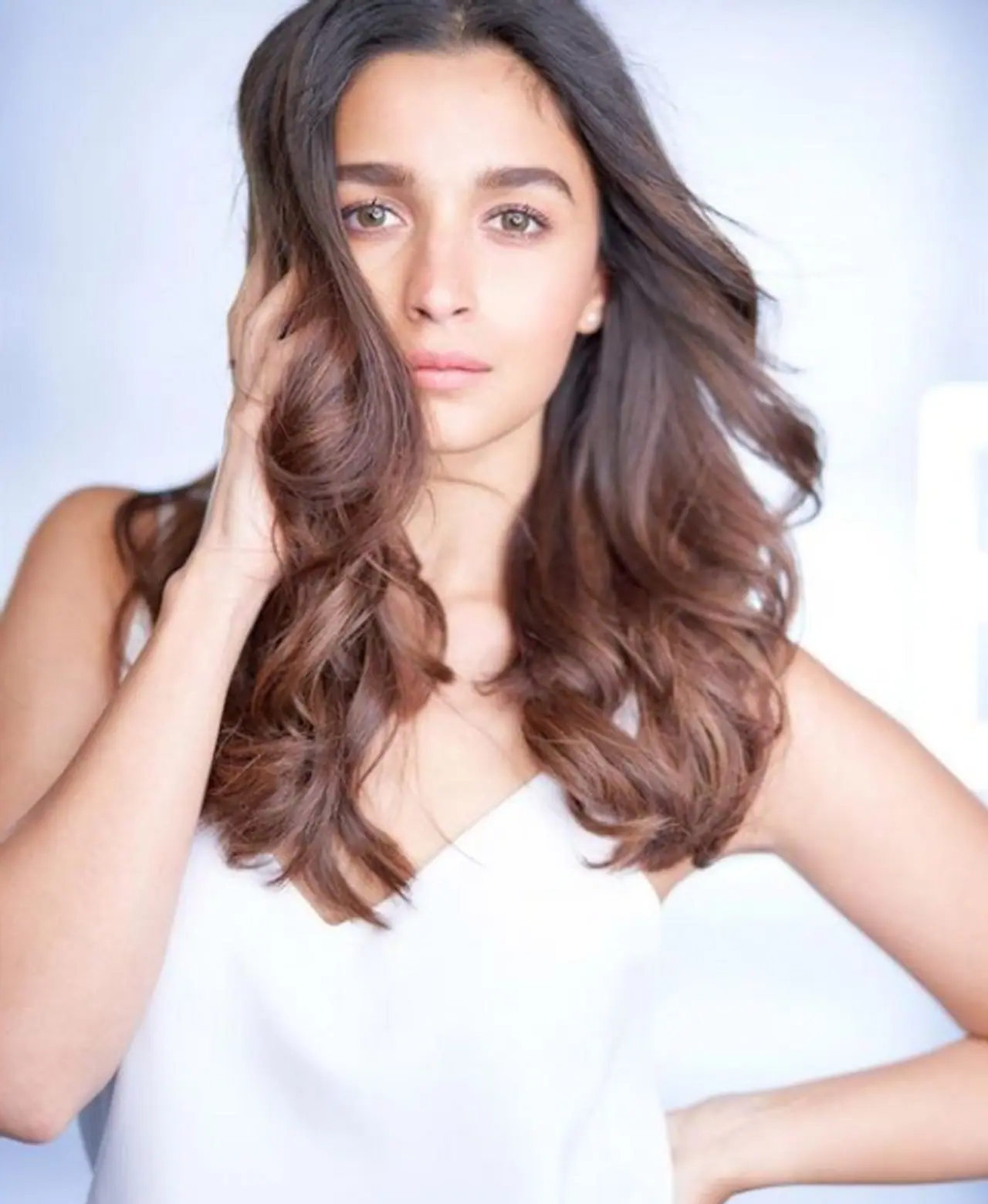 <p style="text align: justify;">వరస సినిమాలతో దూసుకెళ్తున్న నటి అలియా భట్. ఆమె కథలు ఎంపిక చేసుకునే విధానం చాలా విభిన్నంగా ఉంటుంది. అందుకే.. విజయం ఎప్పుడూ ఆమె వెంటే ఉంటుంది.</p> <p style="text align: justify;">వరస సినిమాలతో దూసుకెళ్తున్న నటి అలియా భట్. ఆమె కథలు ఎంపిక చేసుకునే విధానం చాలా విభిన్నంగా ఉంటుంది. అందుకే.. విజయం ఎప్పుడూ ఆమె వెంటే ఉంటుంది.</p>