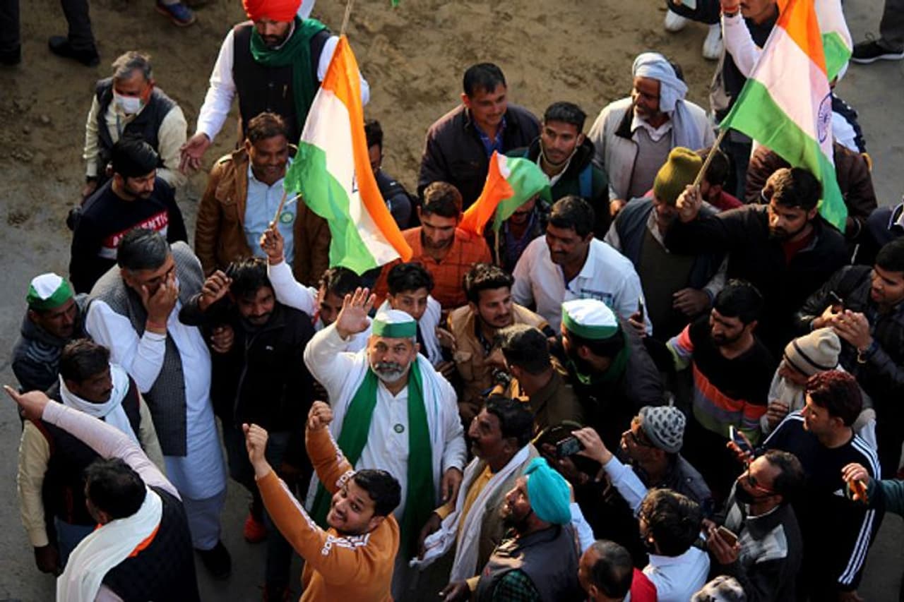 <p>ರೈತ ಪ್ರತಿಭಟನೆ ದಿನದಿಂದ ದಿನಕ್ಕೆ ತೀವ್ರಗೊಳ್ಳುತ್ತಿದೆ. ಇದರ ನಡುವೆ ರೈತರ ಹೋರಾಟಗಾರರ ಪ್ರಮುಖ ನಾಯಕನಾಗಿ ಗುರುತಿಸಿಕೊಂಡಿರುವ ರಾಕೇಶ್ ಟಿಕೈಟ್ ಆಸ್ತಿ ವಿವರ ಬಹಿರಂಗಗೊಂಡಿದೆ.<br /> </p> <p>ರೈತ ಪ್ರತಿಭಟನೆ ದಿನದಿಂದ ದಿನಕ್ಕೆ ತೀವ್ರಗೊಳ್ಳುತ್ತಿದೆ. ಇದರ ನಡುವೆ ರೈತರ ಹೋರಾಟಗಾರರ ಪ್ರಮುಖ ನಾಯಕನಾಗಿ ಗುರುತಿಸಿಕೊಂಡಿರುವ ರಾಕೇಶ್ ಟಿಕೈಟ್ ಆಸ್ತಿ ವಿವರ ಬಹಿರಂಗಗೊಂಡಿದೆ.<br /> </p>