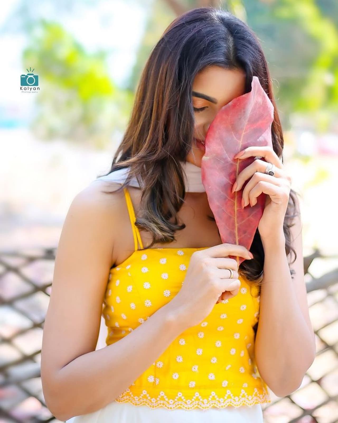 బుల్లితెరపై వర్ష ఫుల్ బిజీ అవుతున్నారు. సంక్రాంతి వేడుకలలో కూడా వర్ష కనిపించి సందడి చేశారు. జబర్ధస్త్ లో వర్ష అందాలు చూసిన ప్రేక్షకులు ఆమె ఫ్యాన్స్ అయిపోయారు. బుల్లితెరపై వర్ష ఫుల్ బిజీ అవుతున్నారు. సంక్రాంతి వేడుకలలో కూడా వర్ష కనిపించి సందడి చేశారు. జబర్ధస్త్ లో వర్ష అందాలు చూసిన ప్రేక్షకులు ఆమె ఫ్యాన్స్ అయిపోయారు.