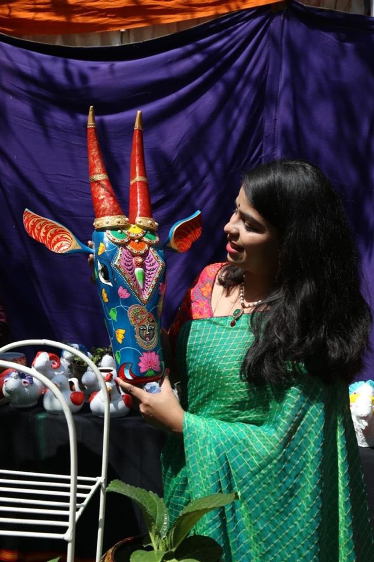 <p>ಕರ್ನಾಟಕ ಚಿತ್ರಕಲಾ ಪರಿಷತ್ನಲ್ಲಿ ಫೆಬ್ರವರಿ 14 ರ ವರೆಗೆ ನಡೆಯಲಿರುವ ಕರಕುಶಲ ವಸ್ತು ಪ್ರದರ್ಶನ ಮೇಳಕ್ಕೆ ನಟಿ ರಿಷಿಕಾ ಶರ್ಮಾ ಚಾಲನೆ ನೀಡಿದ್ದಾರೆ.</p> <p>ಕರ್ನಾಟಕ ಚಿತ್ರಕಲಾ ಪರಿಷತ್ನಲ್ಲಿ ಫೆಬ್ರವರಿ 14 ರ ವರೆಗೆ ನಡೆಯಲಿರುವ ಕರಕುಶಲ ವಸ್ತು ಪ್ರದರ್ಶನ ಮೇಳಕ್ಕೆ ನಟಿ ರಿಷಿಕಾ ಶರ್ಮಾ ಚಾಲನೆ ನೀಡಿದ್ದಾರೆ.</p>