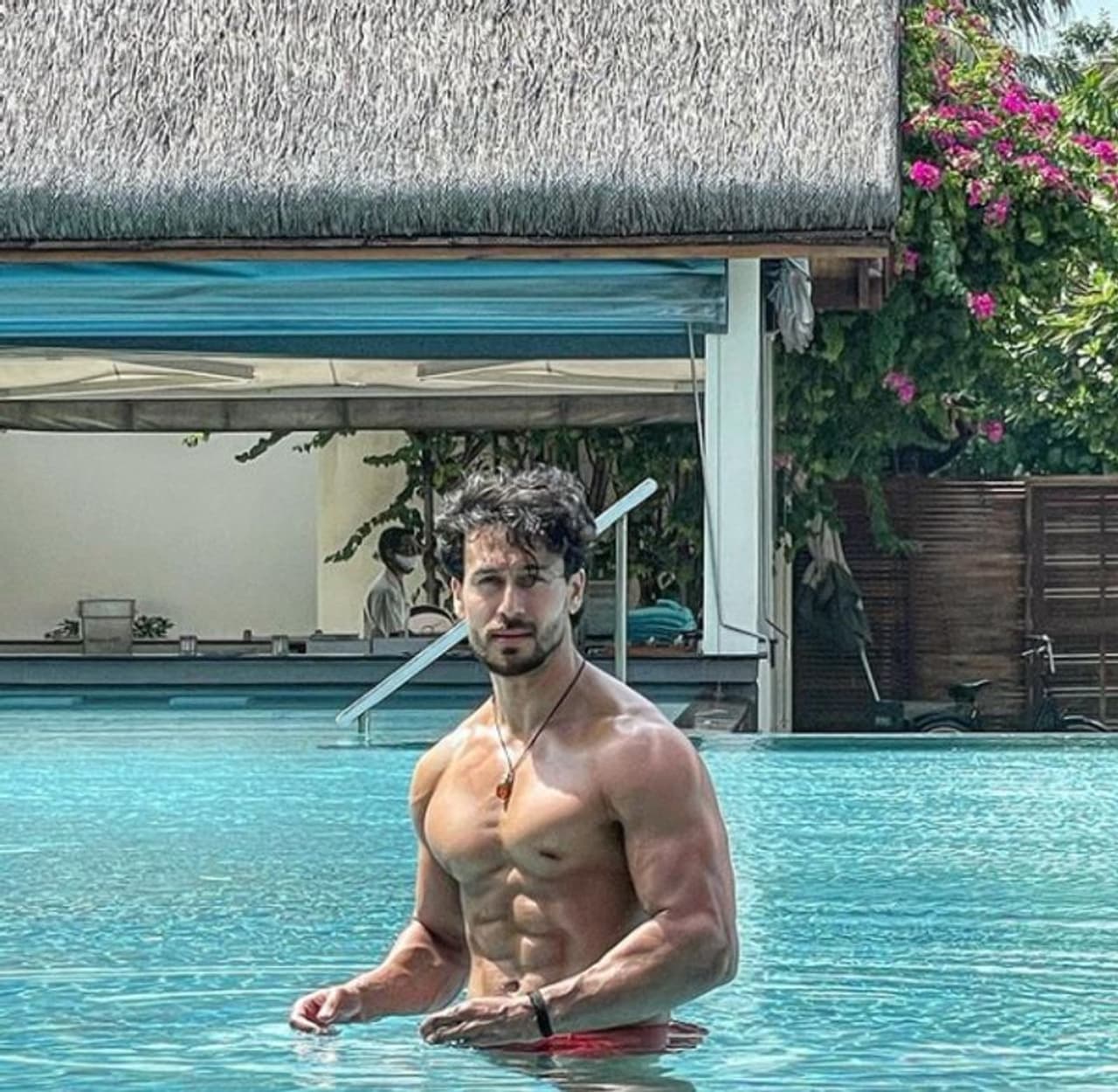 <p>ಕೃಷ್ಣ ಶ್ರಾಫ್ ಅವರ ಮಾಜಿ ಗೆಳೆಯ ಎಬಾನ್ ಹೈಮ್ಸ್ ಮತ್ತೊಮ್ಮೆ ಟ್ರೆಂಡಿಂಗ್ ಆಗಿದ್ದಾರೆ. ಟೈಗರ್ ಅವರ ಒಂದು ಪೋಸ್ಟ್ ಬಗ್ಗೆ ಅವರ ಕಮೆಂಟ್ಸ್ ನೋಡಿ.</p>