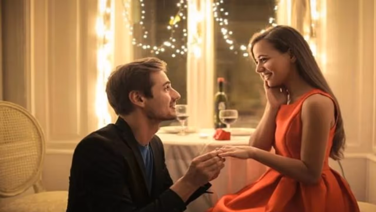 <p>ಇದೆಲ್ಲಾ ಇಲ್ಲಿ ಯಾಕೆ ಹೇಳುತ್ತಿದ್ದೇವೆ ಎಂದರೆ ಎಲ್ಲರೂ ಪ್ರೀತಿಯಲ್ಲಿ ಮೋಸ ಮಾಡುವುದಿಲ್ಲ. ಆದರೆ ಕೆಲವರು ಮಾಡುತ್ತಾರೆ. ಇಲ್ಲಿ ಕೆಲವೊಂದು ಅಕ್ಷರಗಳಿರುವ ಹುಡುಗಿಯರ ಬಗ್ಗೆ ಹೇಳುತ್ತಿದ್ದೇವೆ.ಈ ಅಕ್ಷರಗಳಲ್ಲಿ ಆರಂಭವಾಗುವ ಹುಡುಗಿಯರು ಮೋಸ ಮಾಡುವುದಿಲ್ಲ ಎಂದು ಹೇಳಲಾಗುತ್ತದೆ. ಇಲ್ಲಿದೆ ಆ ಅಕ್ಷರಗಳ ಬಗ್ಗೆ ಮಾಹಿತಿ. </p> <p>ಇದೆಲ್ಲಾ ಇಲ್ಲಿ ಯಾಕೆ ಹೇಳುತ್ತಿದ್ದೇವೆ ಎಂದರೆ ಎಲ್ಲರೂ ಪ್ರೀತಿಯಲ್ಲಿ ಮೋಸ ಮಾಡುವುದಿಲ್ಲ. ಆದರೆ ಕೆಲವರು ಮಾಡುತ್ತಾರೆ. ಇಲ್ಲಿ ಕೆಲವೊಂದು ಅಕ್ಷರಗಳಿರುವ ಹುಡುಗಿಯರ ಬಗ್ಗೆ ಹೇಳುತ್ತಿದ್ದೇವೆ.ಈ ಅಕ್ಷರಗಳಲ್ಲಿ ಆರಂಭವಾಗುವ ಹುಡುಗಿಯರು ಮೋಸ ಮಾಡುವುದಿಲ್ಲ ಎಂದು ಹೇಳಲಾಗುತ್ತದೆ. ಇಲ್ಲಿದೆ ಆ ಅಕ್ಷರಗಳ ಬಗ್ಗೆ ಮಾಹಿತಿ. </p>