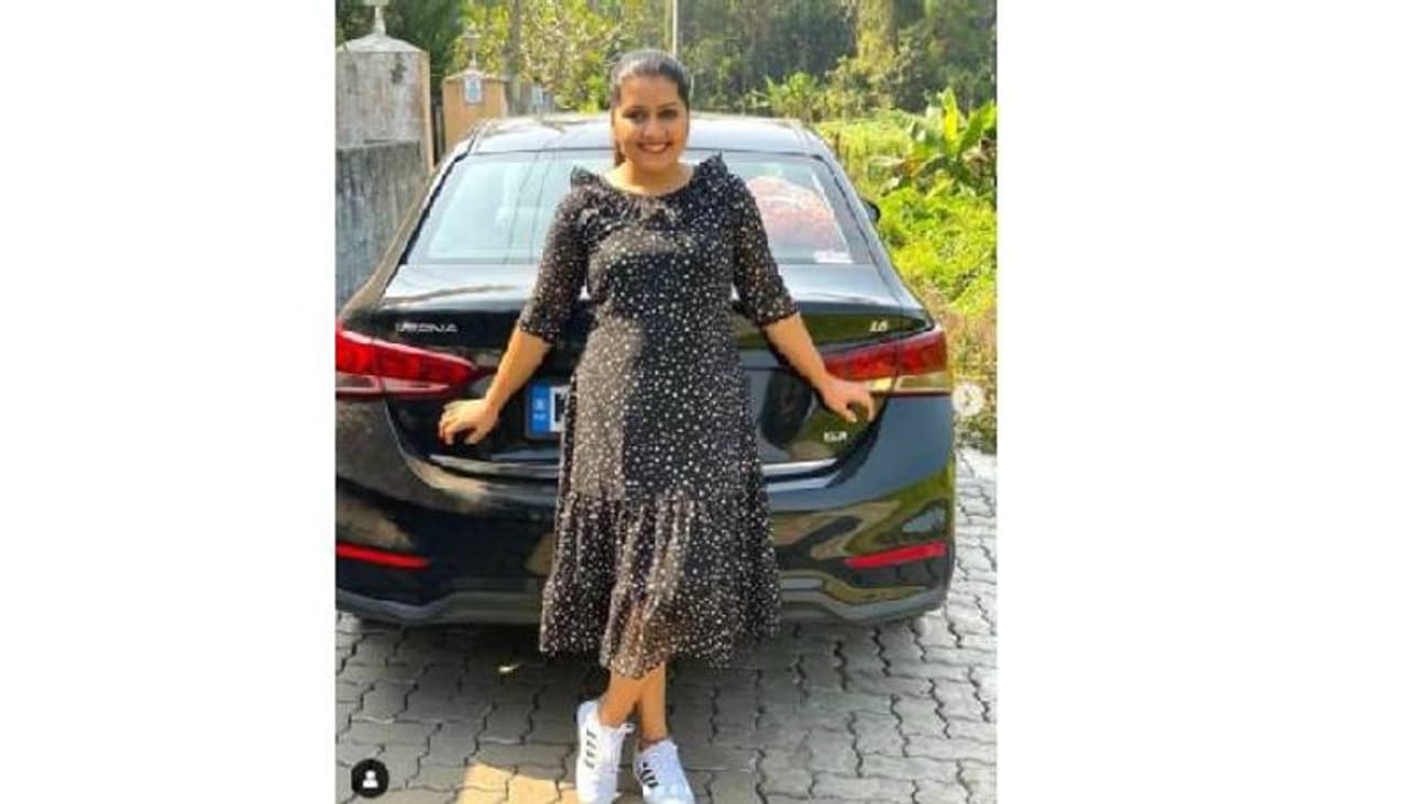 സരയുവിന്റെ ഏറ്റവും പുത്തൻ ഫോട്ടോഷൂട്ട് ചിത്രങ്ങളാണ് ഇപ്പോള് സോഷ്യൽ മീഡിയയിൽ വൈറലാകുന്നത്. സരയുവിന്റെ ഏറ്റവും പുത്തൻ ഫോട്ടോഷൂട്ട് ചിത്രങ്ങളാണ് ഇപ്പോള് സോഷ്യൽ മീഡിയയിൽ വൈറലാകുന്നത്.