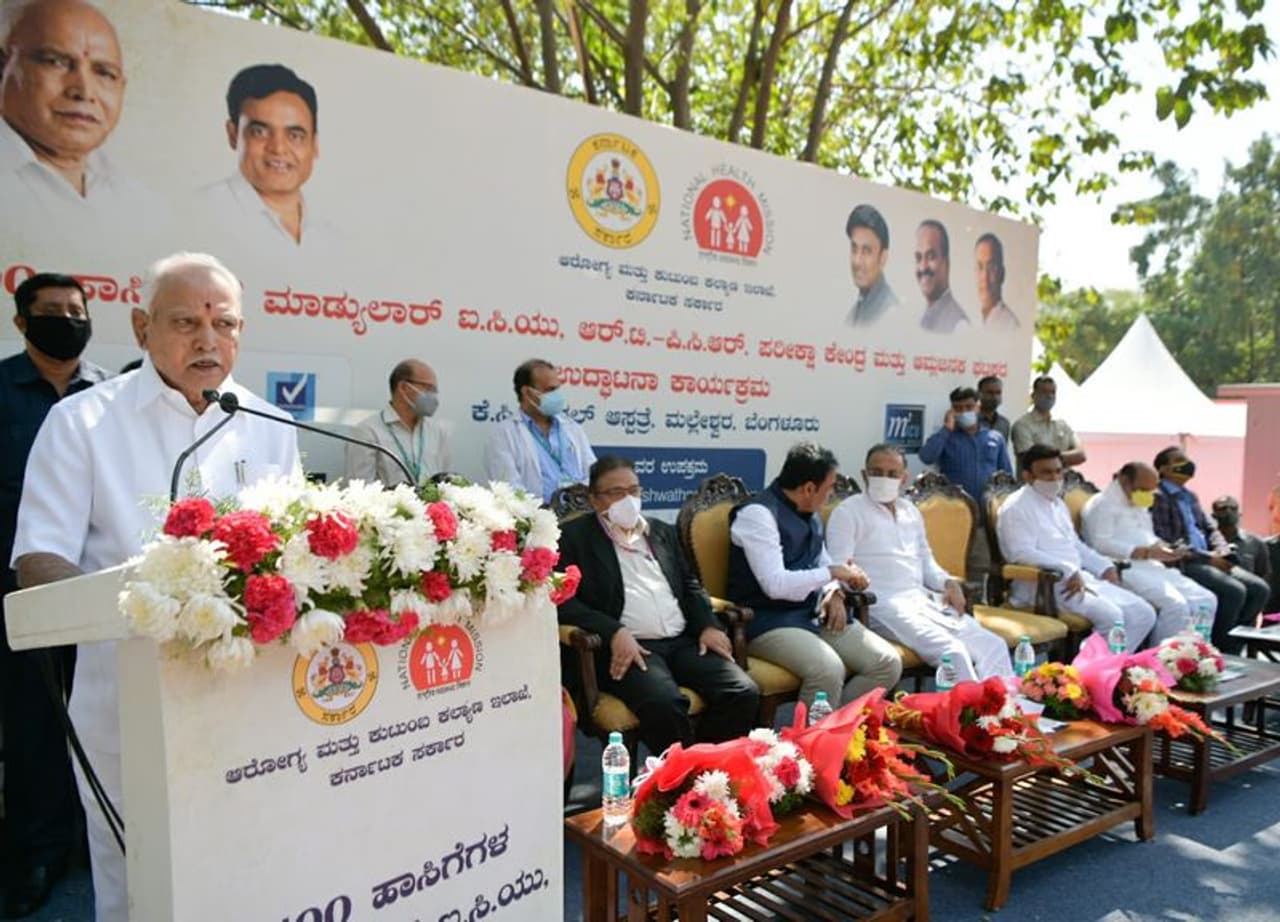 <p>ನಗರದ ಮಲ್ಲೇಶ್ವರದ ಕೆ.ಸಿ.ಜನರಲ್‌ ಆಸ್ಪತ್ರೆಯ ಆವರಣದಲ್ಲಿ ನಿರ್ಮಿಸಲಾಗಿರುವ 100 ಹಾಸಿಗೆ ಸಾಮರ್ಥ್ಯದ ಈ ಮಾಡ್ಯುಲರ್‌ ಐಸಿಯು ಘಟಕವನ್ನು ಲೋಕಾರ್ಪಣೆಗೊಳಿಸಿ ಮಾತನಾಡಿದ ಅವರು, ಕಡಿಮೆ ಅವಧಿಯಲ್ಲಿ ಅತ್ಯಾಧುನಿಕ ಸೌಲಭ್ಯಗಳೊಂದಿಗೆ ಈ ಮಾಡ್ಯೂಲರ್‌ ಐಸಿಯು ಘಟಕ ನಿರ್ಮಿಸಲಾಗಿದೆ. ಈ ಘಟಕದಿಂದ ಈ ಭಾಗದ ಜನರಿಗೆ ಹೆಚ್ಚು ಅನುಕೂಲವಾಗಲಿದೆ. ಈ ಮಾದರಿಯ ಕೆಲಸ ರಾಜ್ಯದ ಇತರೆಡೆಗೂ ವಿಸ್ತರಿಸುವ ಅಗತ್ಯವಿದೆ ಎಂದ ಸಿಎಂ</p>