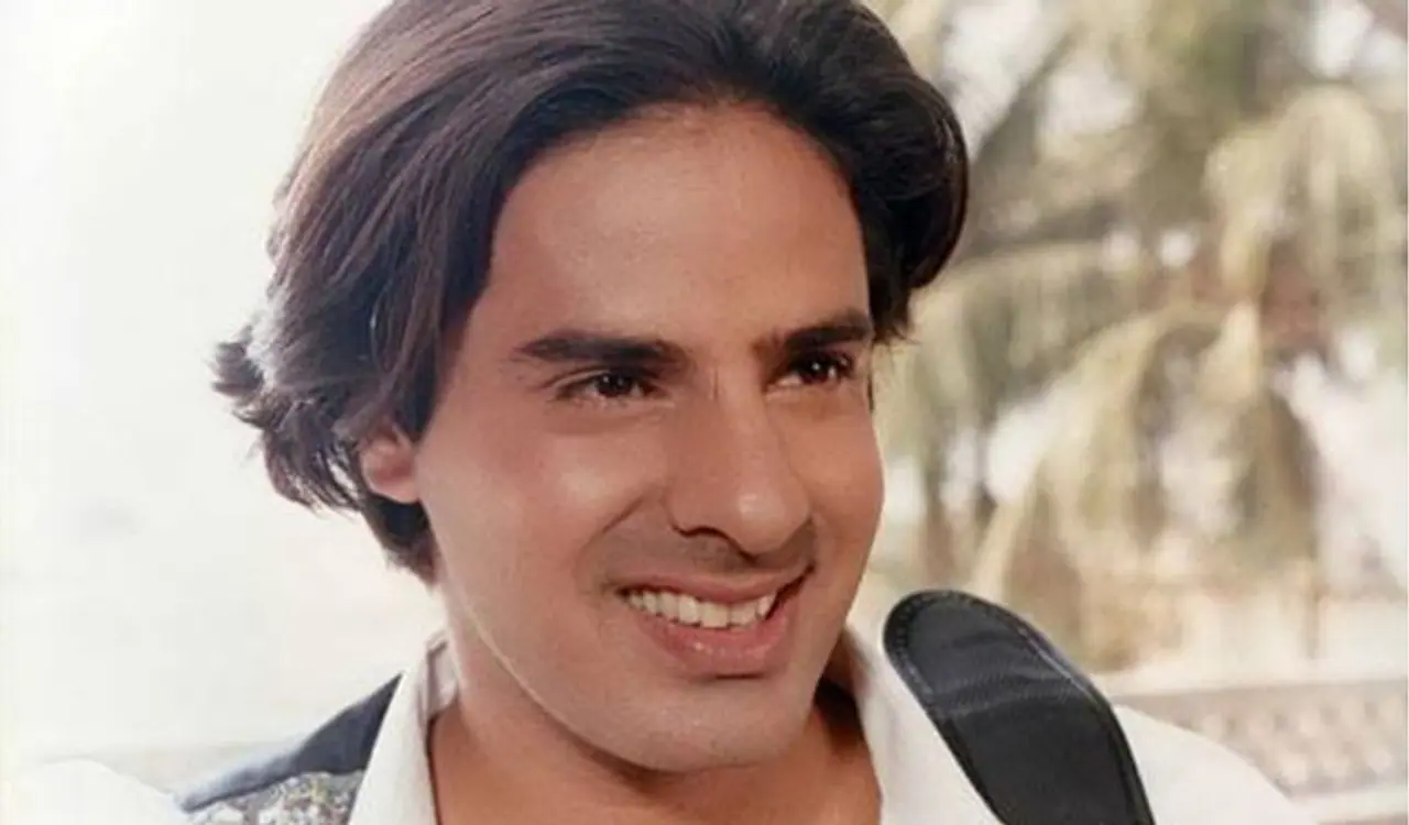 <p>ಸೂಪರ್ಹಿಟ್ ಆಶಿಕಿ ಸಿನಿಮಾದ ನಂತರ ರಾಹುಲ್ ರಾಯ್ ಸ್ಟಾರ್ಡಮ್ ವೇಗವಾಗಿ ಮೇಲೇರಿತು. ಬಾಲಿವುಡ್ನ ಹಲವು ನಟಿಯರ ಜೊತೆ ಇವರ ಹೆಸರು ಕೇಳಿ ಬರಲಾರಂಭಿಸಿತು. </p> <p>ಸೂಪರ್ಹಿಟ್ ಆಶಿಕಿ ಸಿನಿಮಾದ ನಂತರ ರಾಹುಲ್ ರಾಯ್ ಸ್ಟಾರ್ಡಮ್ ವೇಗವಾಗಿ ಮೇಲೇರಿತು. ಬಾಲಿವುಡ್ನ ಹಲವು ನಟಿಯರ ಜೊತೆ ಇವರ ಹೆಸರು ಕೇಳಿ ಬರಲಾರಂಭಿಸಿತು. </p>