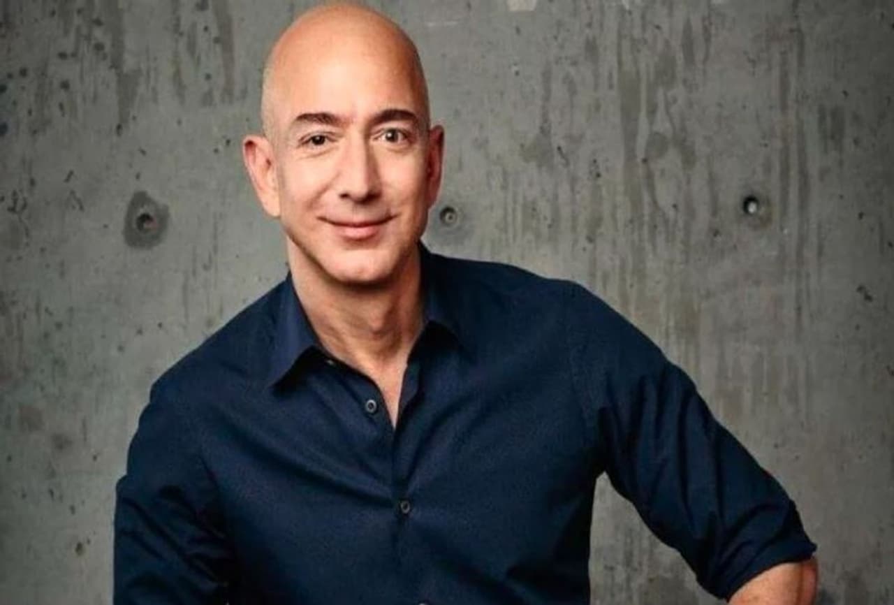 <p>అలాగే టెస్లా సిఈఓ ఎలోన్ మస్క్ కూడా 2018లో పన్నుగా ఒక్క పైసా కూడా చెల్లించలేదని తెలిపింది. అమెరికన్ బిలియనీర్లు జెఫ్ బెజోస్, ఎలోన్ మస్క్, వారెన్ బఫ్ఫెట్ ఎంత ఆదాయపు పన్ను చెల్లిస్తున్నారో తెలియజేద్దాం ... </p> <p>అలాగే టెస్లా సిఈఓ ఎలోన్ మస్క్ కూడా 2018లో పన్నుగా ఒక్క పైసా కూడా చెల్లించలేదని తెలిపింది. అమెరికన్ బిలియనీర్లు జెఫ్ బెజోస్, ఎలోన్ మస్క్, వారెన్ బఫ్ఫెట్ ఎంత ఆదాయపు పన్ను చెల్లిస్తున్నారో తెలియజేద్దాం ... </p>