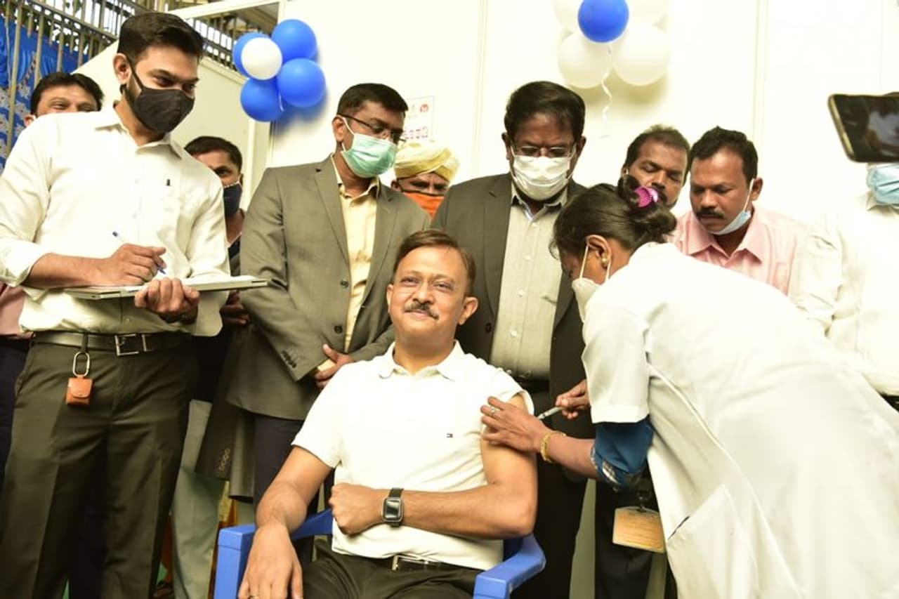 <p>The second phase of vaccination drive for frontline workers under Bruhat Bengaluru Mahanagara Palike (BBMP) limits was flagged off by BBMP Administrator Gaurav Gupta and Commissioner Manjunatha Prasad as they got vaccinated at the Raj Kumar Glass House at BBMP head office premises, on Tuesday.</p> <p>The second phase of vaccination drive for frontline workers under Bruhat Bengaluru Mahanagara Palike (BBMP) limits was flagged off by BBMP Administrator Gaurav Gupta and Commissioner Manjunatha Prasad as they got vaccinated at the Raj Kumar Glass House at BBMP head office premises, on Tuesday.</p>
