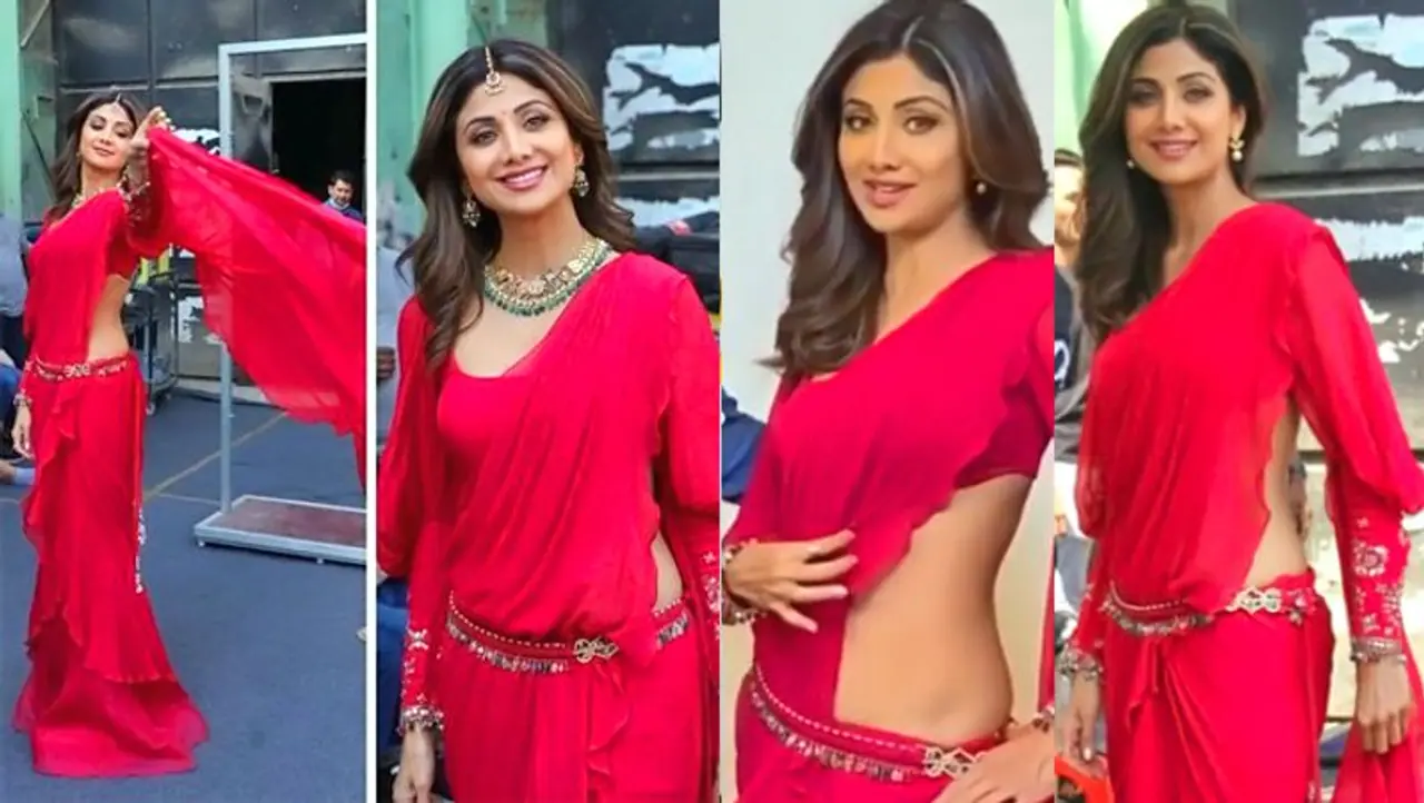 <p>భారత సంప్రదాయంలో చీరది కీలక పాత్ర. ఇంట్లో శుభకార్యం, పెళ్లి, ఫంక్షన్ ఇలా ఏది వచ్చినా.. అమ్మాయిలు చీర కట్టుకోవడం తప్పదు. అలా కాకుండా డ్రెస్సులు వేసుకుంటే.. ఇక అమ్మ చేతిలో తిట్లు తప్పవు. </p> <p>భారత సంప్రదాయంలో చీరది కీలక పాత్ర. ఇంట్లో శుభకార్యం, పెళ్లి, ఫంక్షన్ ఇలా ఏది వచ్చినా.. అమ్మాయిలు చీర కట్టుకోవడం తప్పదు. అలా కాకుండా డ్రెస్సులు వేసుకుంటే.. ఇక అమ్మ చేతిలో తిట్లు తప్పవు. </p>