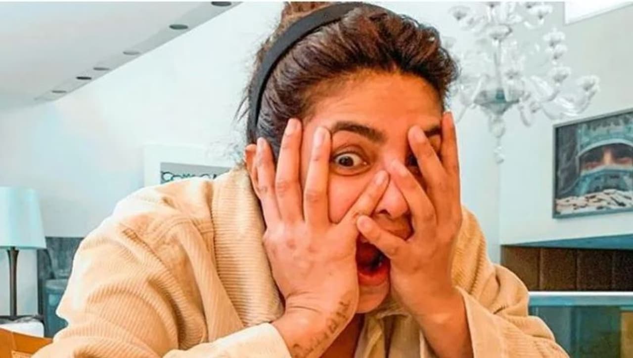 <p>ಬಾಲಿವುಡ್ನಟಿ ಗ್ಲೋಬಲ್ ಸ್ಟಾರ್ ಪ್ರಿಯಾಂಕಾ ಚೋಪ್ರಾಗೆ ಜೀವನದ ಅತಿ ದೊಡ್ಡ ಕ್ಷಣ.</p> <p>ಬಾಲಿವುಡ್ನಟಿ ಗ್ಲೋಬಲ್ ಸ್ಟಾರ್ ಪ್ರಿಯಾಂಕಾ ಚೋಪ್ರಾಗೆ ಜೀವನದ ಅತಿ ದೊಡ್ಡ ಕ್ಷಣ.</p>