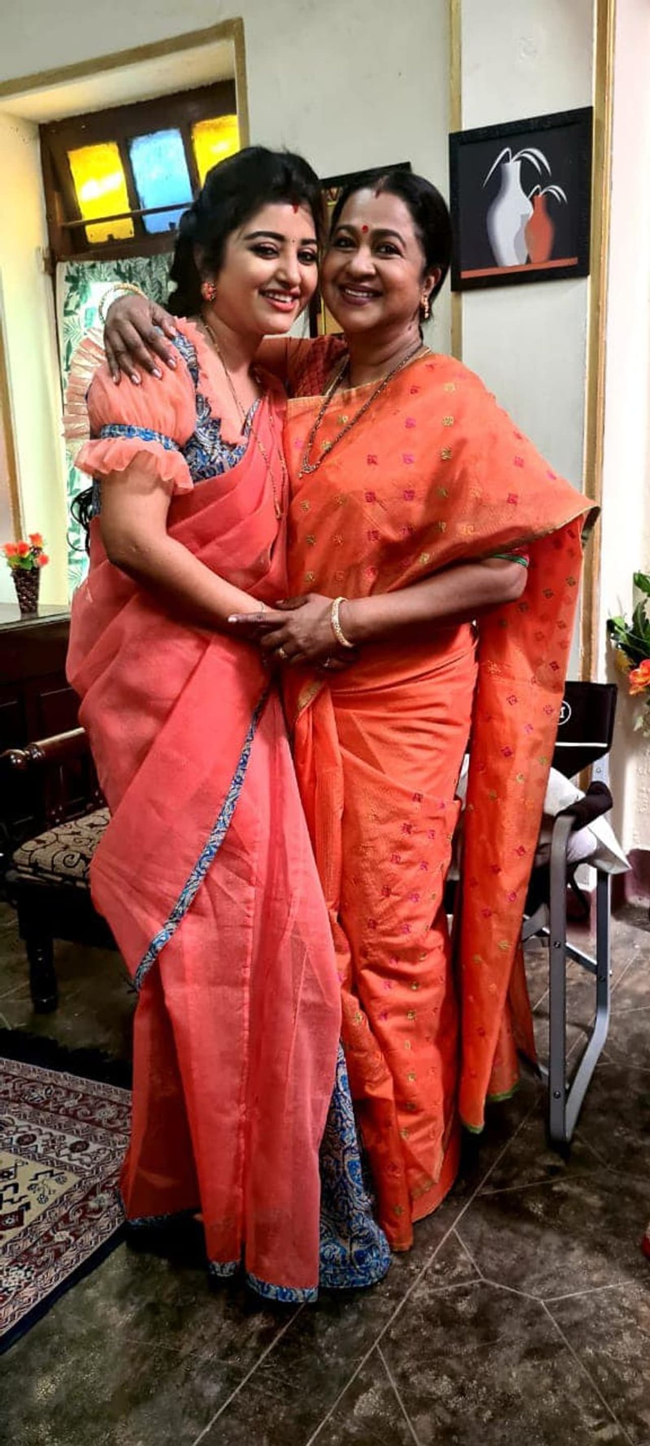 <p>சன் டிவி தொலைக்காட்சியில் 1999 ம் ஆண்டு ஒளிபரப்பான ராதிகாவின் மிக முக்கிய சீரியல்களில் ஒன்று 'சித்தி'. சி.ஜே.பாஸ்கர் இயக்கத்தில் ராதிகா சரத்குமார் நடித்திருந்த இத்தொடர் அப்போது ரசிகர்களிடையே நல்ல வரவேற்பைப் பெற்று ஹிட் அடித்தது.</p> <p>சன் டிவி தொலைக்காட்சியில் 1999 ம் ஆண்டு ஒளிபரப்பான ராதிகாவின் மிக முக்கிய சீரியல்களில் ஒன்று 'சித்தி'. சி.ஜே.பாஸ்கர் இயக்கத்தில் ராதிகா சரத்குமார் நடித்திருந்த இத்தொடர் அப்போது ரசிகர்களிடையே நல்ல வரவேற்பைப் பெற்று ஹிட் அடித்தது.</p>