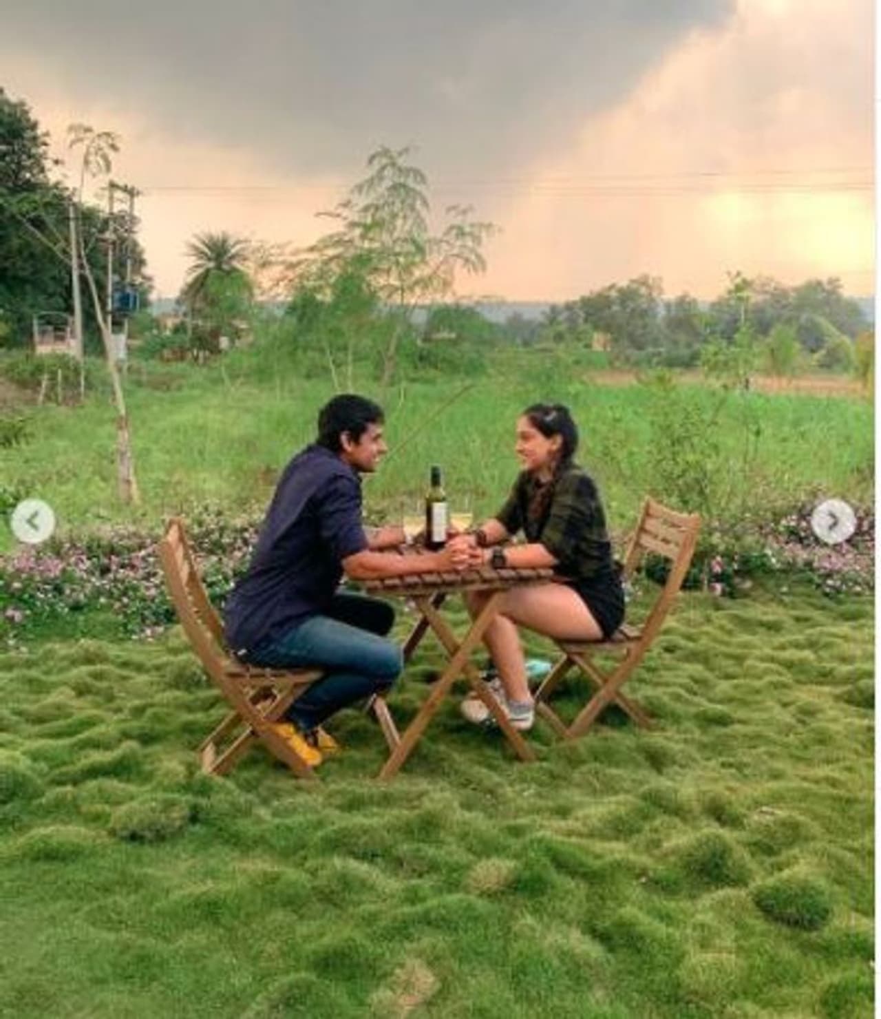 <p>ಫಿಟ್ನೆಸ್ ಟ್ರೇನರ್ ಆಗಿ ಕೆಲಸ ಮಾಡುತ್ತಿರುವ ನೂಪೂರ್ ಶಿಖಾರೆ ಜತೆ ಪ್ರೀತಿಯಲ್ಲಿ ಬಿದ್ದಿರುವ ವಿಚಾರ ಬಹಿರಂಗ ಮಾಡಿದ್ದಾರೆ.</p> <p>ಫಿಟ್ನೆಸ್ ಟ್ರೇನರ್ ಆಗಿ ಕೆಲಸ ಮಾಡುತ್ತಿರುವ ನೂಪೂರ್ ಶಿಖಾರೆ ಜತೆ ಪ್ರೀತಿಯಲ್ಲಿ ಬಿದ್ದಿರುವ ವಿಚಾರ ಬಹಿರಂಗ ಮಾಡಿದ್ದಾರೆ.</p>