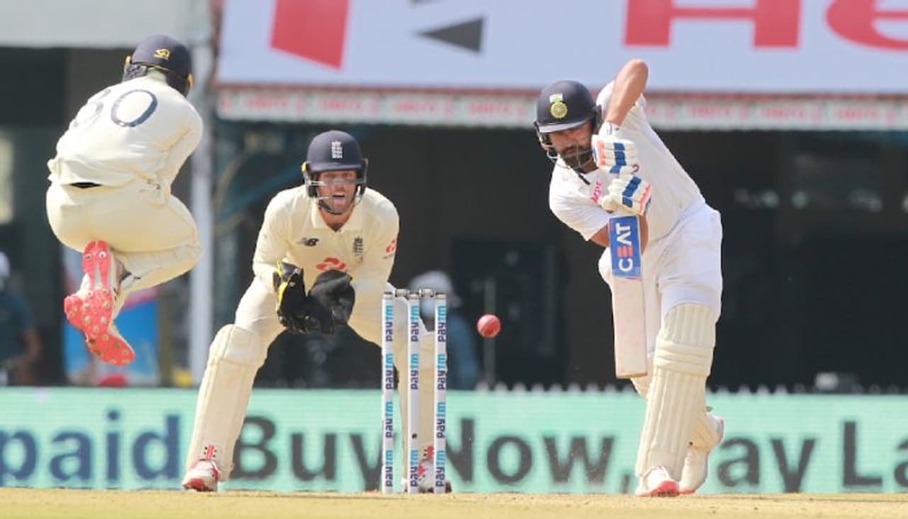 <p>సెంచరీకి కావాల్సిన చివరి మూడు పరుగులు పూర్తి చేసుకునేందుకు 13 బంతులు ఎదుర్కొన్నాడు హిట్ మ్యాన్ రోహిత్ శర్మ. 130 బంతుల్లో 14 ఫోర్లు, 2 సిక్సర్లతో టెస్టుల్లో ఏడో సెంచరీ పూర్తి చేసుకున్నాడు రోహిత్ శర్మ. ఓపెనర్గా రోహిత్ శర్మకి ఇది 35వ అంతర్జాతీయ సెంచరీ.</p> <p>సెంచరీకి కావాల్సిన చివరి మూడు పరుగులు పూర్తి చేసుకునేందుకు 13 బంతులు ఎదుర్కొన్నాడు హిట్ మ్యాన్ రోహిత్ శర్మ. 130 బంతుల్లో 14 ఫోర్లు, 2 సిక్సర్లతో టెస్టుల్లో ఏడో సెంచరీ పూర్తి చేసుకున్నాడు రోహిత్ శర్మ. ఓపెనర్గా రోహిత్ శర్మకి ఇది 35వ అంతర్జాతీయ సెంచరీ.</p>