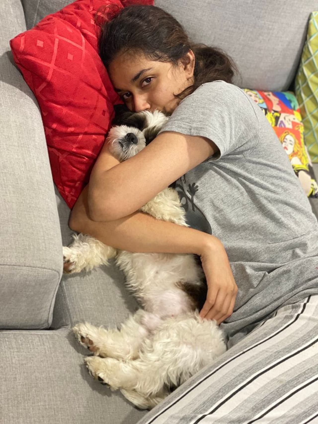 కీర్తిసురేష్ `మహానటి`తో భారీ పాపులారిటీని, గుర్తింపుని సొంతం చేసుకుంది. స్టార్ హీరోయిన్గా ఎదిగింది. మహానటి సావిత్రి ఇలానే ఉంటుందేమో అనేంతగా ఆమె ఆ పాత్రలో ఒదిగిపోయింది. ఈ సినిమాతో ఉత్తమ నటిగా జాతీయ అవార్డుని అందుకుంది. కీర్తిసురేష్ `మహానటి`తో భారీ పాపులారిటీని, గుర్తింపుని సొంతం చేసుకుంది. స్టార్ హీరోయిన్గా ఎదిగింది. మహానటి సావిత్రి ఇలానే ఉంటుందేమో అనేంతగా ఆమె ఆ పాత్రలో ఒదిగిపోయింది. ఈ సినిమాతో ఉత్తమ నటిగా జాతీయ అవార్డుని అందుకుంది.