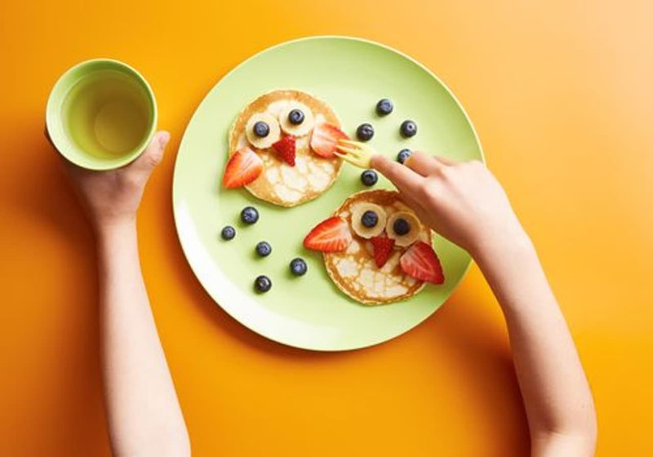 <p>കുട്ടികൾക്ക് രാവിലത്തെ ഭക്ഷണം നൽകുമ്പോഴാണ് ഏറ്റവും ശ്രദ്ധിക്കേണ്ടത്. നല്ല പഠനനിലവാരം പുലർത്താൻ പ്രഭാതഭക്ഷണം അത്യാവശ്യമാണെന്ന് പല പഠനത്തിലും പറയുന്നുണ്ട്.&nbsp;</p>