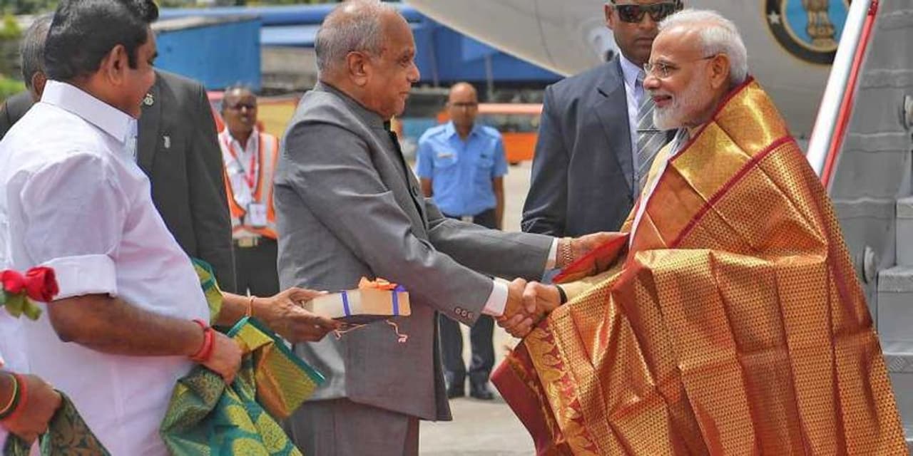 <p>தமிழகத்தில் பல்வேறு நலத்திட்ட பணிகளை தொடங்கி வைப்பதற்காக பிரதமர் மோடி சென்னை வந்துள்ளார். 4,486 கோடி ரூபாய் மதிப்பிலான புதிய திட்டங்களை தொடங்கி வைத்த பிரதமர். 3,640 கோடி மதிப்பிலான புதிய திட்டங்களுக்கு அடிக்கல் நாட்டுகிறார். <br /> </p> <p>தமிழகத்தில் பல்வேறு நலத்திட்ட பணிகளை தொடங்கி வைப்பதற்காக பிரதமர் மோடி சென்னை வந்துள்ளார். 4,486 கோடி ரூபாய் மதிப்பிலான புதிய திட்டங்களை தொடங்கி வைத்த பிரதமர். 3,640 கோடி மதிப்பிலான புதிய திட்டங்களுக்கு அடிக்கல் நாட்டுகிறார். <br /> </p>