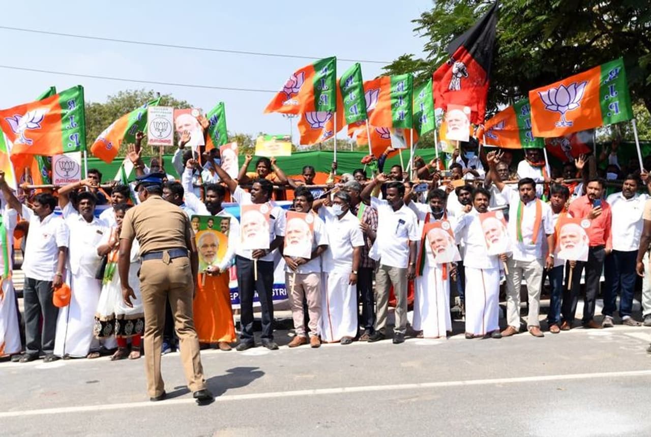 <p>Prime Minister Narendra Modi visited Tamil Nadu on Sunday and inaugurated a slew of projects including the extension of Chennai Metro Rail Phase 1 and a Discovery Campus for IIT Madras.</p> <p>Prime Minister Narendra Modi visited Tamil Nadu on Sunday and inaugurated a slew of projects including the extension of Chennai Metro Rail Phase 1 and a Discovery Campus for IIT Madras.</p>