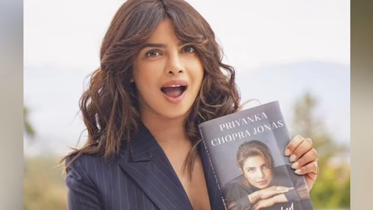 <p>ಪ್ರಿಯಾಂಕಾ ಚೋಪ್ರಾ ಈ ದಿನಗಳಲ್ಲಿ ಅವರ ಆಟೋಬಯೋಗ್ರಾಫಿ ಅನ್ಫಿನಿಶ್ಡ್ ಕಾರಣದಿಂದ ನ್ಯೂಸ್ನಲ್ಲಿದ್ದಾರೆ.</p> <p>ಪ್ರಿಯಾಂಕಾ ಚೋಪ್ರಾ ಈ ದಿನಗಳಲ್ಲಿ ಅವರ ಆಟೋಬಯೋಗ್ರಾಫಿ ಅನ್ಫಿನಿಶ್ಡ್ ಕಾರಣದಿಂದ ನ್ಯೂಸ್ನಲ್ಲಿದ್ದಾರೆ.</p>