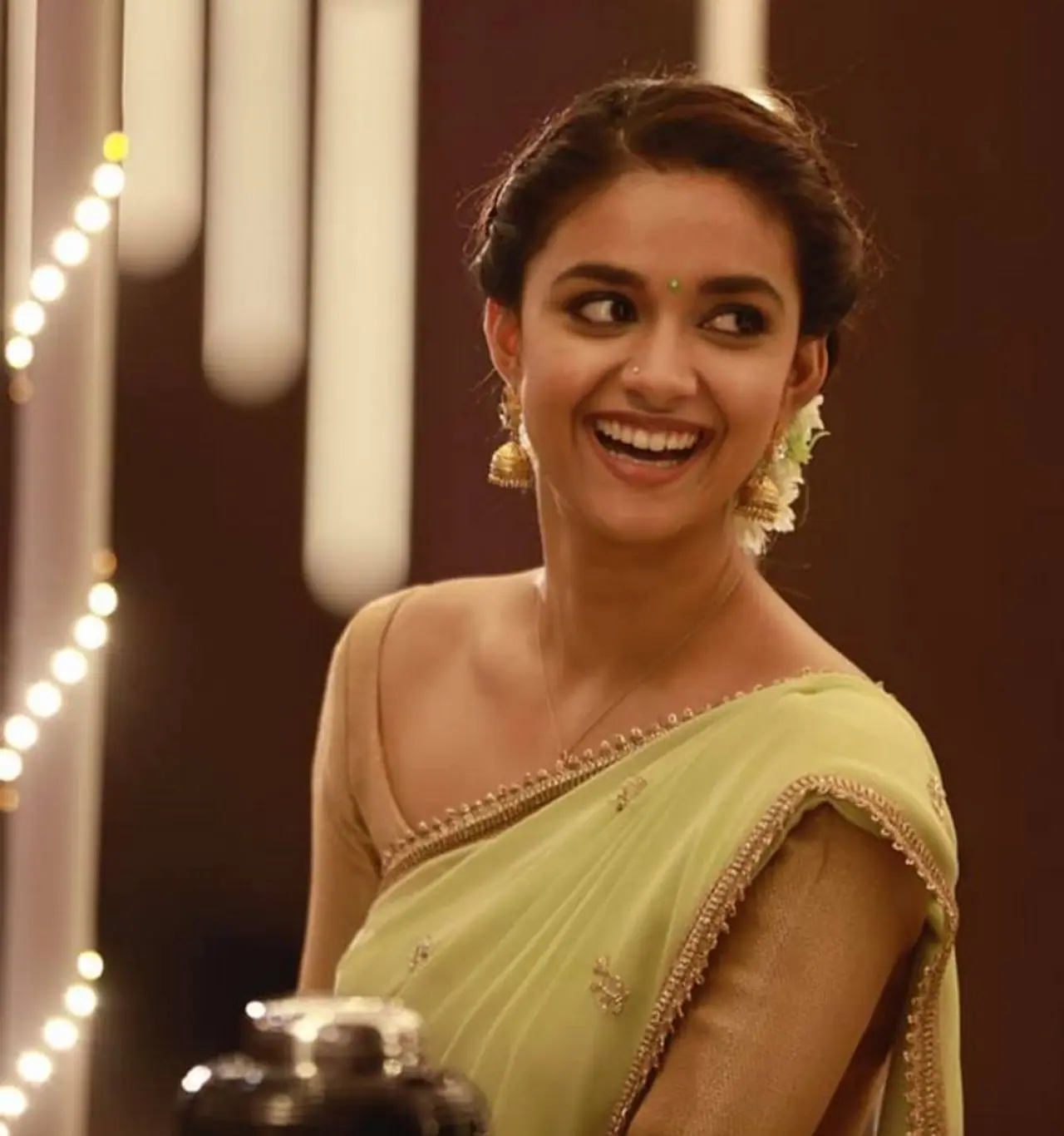 <h2> </h2><p>விக்ரம் பிரபுவுடன் “இது என்ன மாயம்” படத்தின் மூலம் தமிழ் சினிமாவில் அறிமுகமானாலும், சிவகார்த்திகேயன் நடிப்பில் வெளியான ரஜினி முருகன் படம் தான் கோலிவுட்டில் டாப் ஹீரோயின் அந்தஸ்திற்கு கீர்த்தி சுரேஷை உயர்த்தியது.</p> <h2> </h2><p>விக்ரம் பிரபுவுடன் “இது என்ன மாயம்” படத்தின் மூலம் தமிழ் சினிமாவில் அறிமுகமானாலும், சிவகார்த்திகேயன் நடிப்பில் வெளியான ரஜினி முருகன் படம் தான் கோலிவுட்டில் டாப் ஹீரோயின் அந்தஸ்திற்கு கீர்த்தி சுரேஷை உயர்த்தியது.</p>