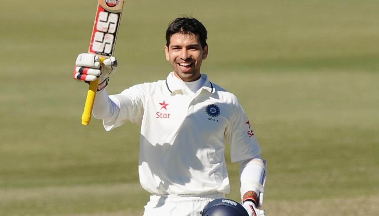 <p>శ్రీలంకతో జరిగిన టెస్టు మ్యాచ్లో తొలి ఇన్నింగ్స్లో 21, రెండో ఇన్నింగ్స్లో 35 పరుగులు చేసిన నమాన్ ఓజా మరో అవకాశం దక్కించుకోలేకపోయాడు. 37 ఏళ్ల నమాన్ ఓజా దేశవాళీ క్రికెట్లో అద్భుతంగా రాణించాడు. </p> <p>శ్రీలంకతో జరిగిన టెస్టు మ్యాచ్లో తొలి ఇన్నింగ్స్లో 21, రెండో ఇన్నింగ్స్లో 35 పరుగులు చేసిన నమాన్ ఓజా మరో అవకాశం దక్కించుకోలేకపోయాడు. 37 ఏళ్ల నమాన్ ఓజా దేశవాళీ క్రికెట్లో అద్భుతంగా రాణించాడు. </p>