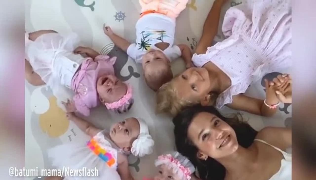 <p>నేటి జనరేషన్ లో పిల్లల్ని కనాలంటే చాలా ఆలోచిస్తున్నారు. ఒక్కరు లేదా ఇద్దరు అంతకుమించి అంటే అమ్మో అనేస్తున్నారు దంపతులు. ఇద్దరూ ఉద్యోగాలు చేస్తుండడం, వేరు కాపురాలు, పిల్లల ఆలనా, పాలనా చూసుకోవడానికి ఎవరూ లేకపోవడం, ఆర్థిక అంశాలు ఇలాంటివన్నీ దీనికి కారణాలే. </p> <p>నేటి జనరేషన్ లో పిల్లల్ని కనాలంటే చాలా ఆలోచిస్తున్నారు. ఒక్కరు లేదా ఇద్దరు అంతకుమించి అంటే అమ్మో అనేస్తున్నారు దంపతులు. ఇద్దరూ ఉద్యోగాలు చేస్తుండడం, వేరు కాపురాలు, పిల్లల ఆలనా, పాలనా చూసుకోవడానికి ఎవరూ లేకపోవడం, ఆర్థిక అంశాలు ఇలాంటివన్నీ దీనికి కారణాలే. </p>