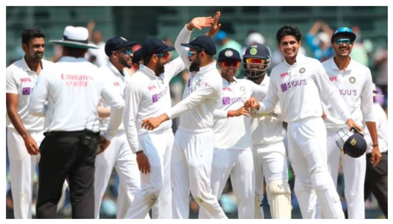 <p>இந்தியா இங்கிலாந்து இடையேயான 4 போட்டிகள் கொண்ட டெஸ்ட் தொடரின் முதல் 2 போட்டிகளில் இரு அணிகளும் தலா ஒரு வெற்றியை பெற்றுள்ளன. முதல் போட்டியில் இங்கிலாந்து அணி 227 ரன்கள் வித்தியாசத்தில் அபார வெற்றி பெற்ற நிலையில், 2வது டெஸ்ட்டில் இந்திய அணி 317 ரன்கள் வித்தியாசத்தில் அபார வெற்றி பெற்றது.</p> <p>இந்தியா இங்கிலாந்து இடையேயான 4 போட்டிகள் கொண்ட டெஸ்ட் தொடரின் முதல் 2 போட்டிகளில் இரு அணிகளும் தலா ஒரு வெற்றியை பெற்றுள்ளன. முதல் போட்டியில் இங்கிலாந்து அணி 227 ரன்கள் வித்தியாசத்தில் அபார வெற்றி பெற்ற நிலையில், 2வது டெஸ்ட்டில் இந்திய அணி 317 ரன்கள் வித்தியாசத்தில் அபார வெற்றி பெற்றது.</p>