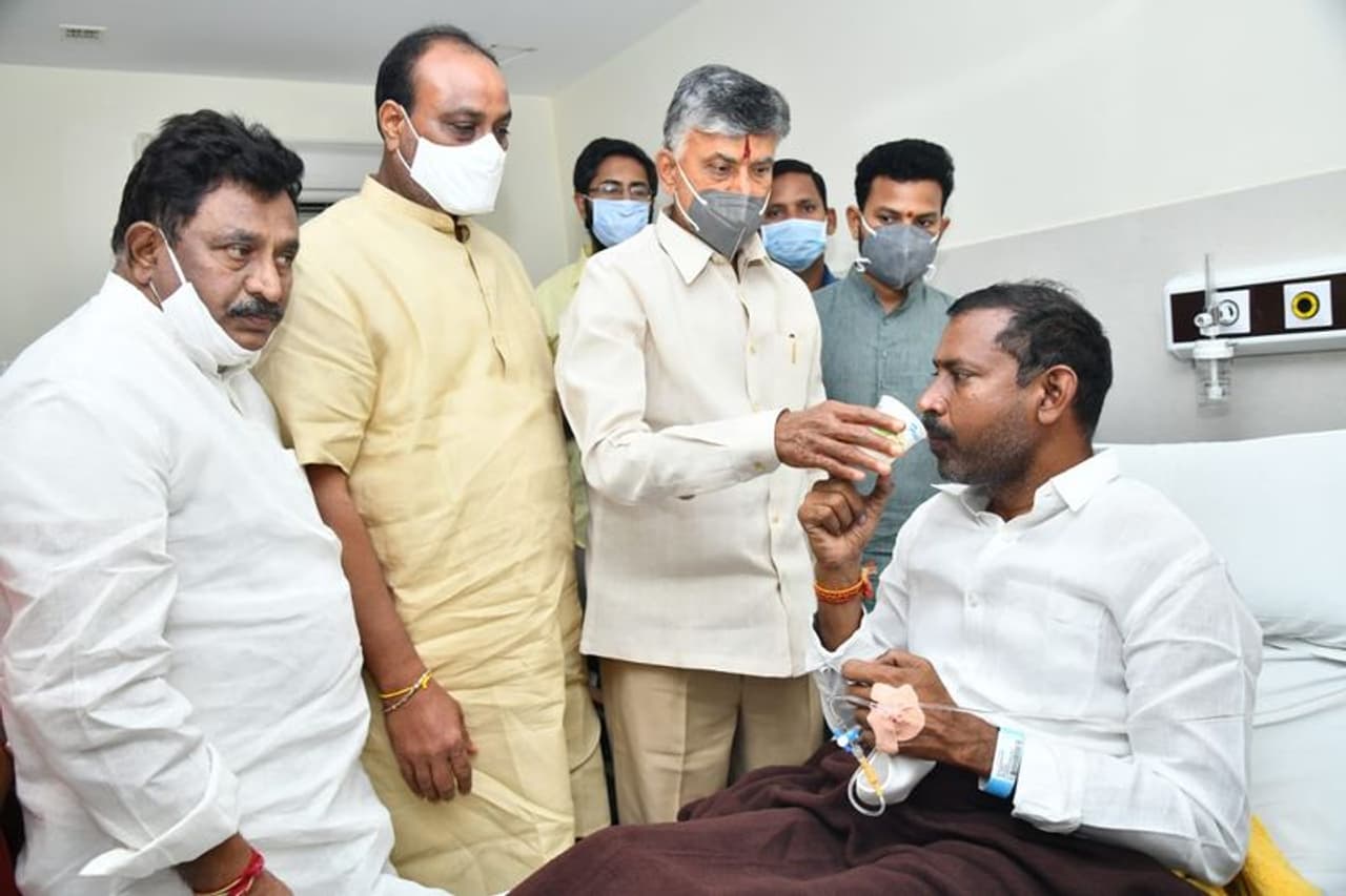 చంద్రబాబు విశాఖ పర్యటన... పల్లాను పరామర్శించిన టిడిపి అధినాయకత్వం చంద్రబాబు విశాఖ పర్యటన... పల్లాను పరామర్శించిన టిడిపి అధినాయకత్వం