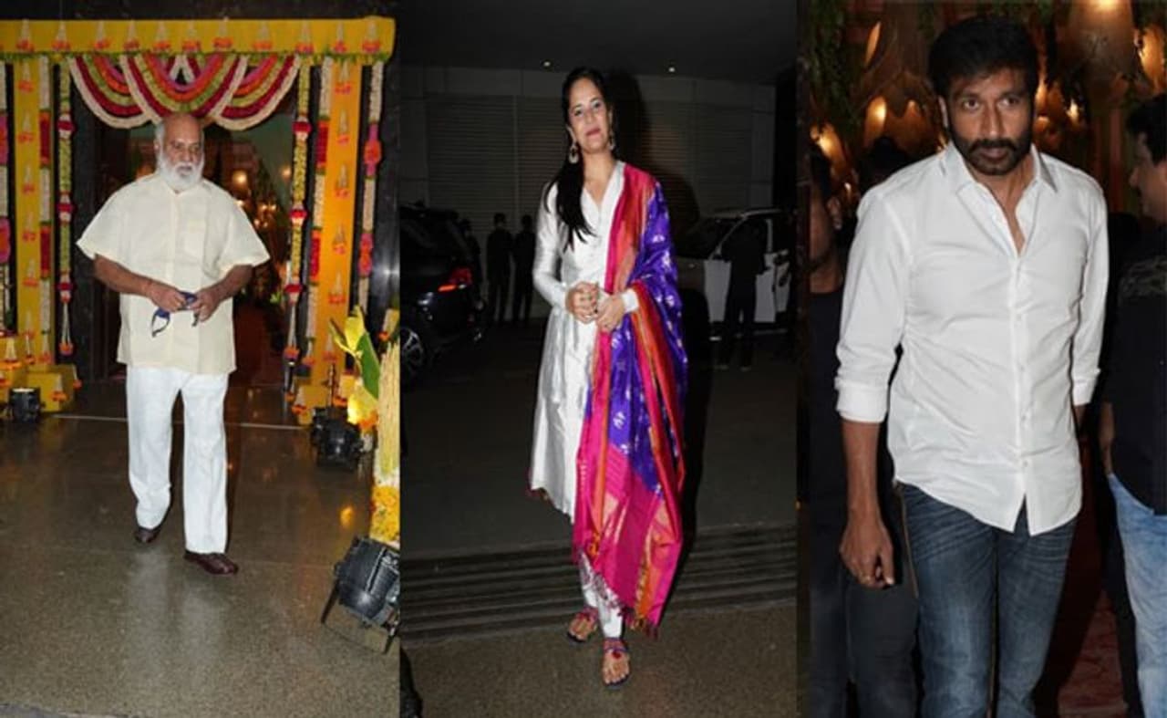 హాస్యనటుడు కూతురు ఎంగేజ్మెంట్ వేడుకలో టాలీవుడ్ స్టార్స్, రాఘవేంద్రరావు, అనసూయ, గోపీచంద్. హాస్యనటుడు కూతురు ఎంగేజ్మెంట్ వేడుకలో టాలీవుడ్ స్టార్స్, రాఘవేంద్రరావు, అనసూయ, గోపీచంద్.