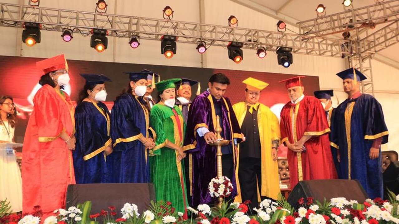 <p>ಮಂಗಳವಾರ ಬೆಂಗಳೂರಿನಲ್ಲಿ ನಡೆದ ವೈದ್ಯಕೀಯ ಕಾಲೇಜು ಮತ್ತು ಸಂಶೋಧನಾ ಸಂಸ್ಥೆಯ ಘಟಿಕೋತ್ಸವ</p> <p>ಮಂಗಳವಾರ ಬೆಂಗಳೂರಿನಲ್ಲಿ ನಡೆದ ವೈದ್ಯಕೀಯ ಕಾಲೇಜು ಮತ್ತು ಸಂಶೋಧನಾ ಸಂಸ್ಥೆಯ ಘಟಿಕೋತ್ಸವ</p>